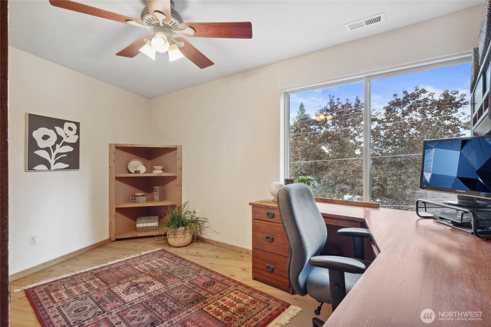 Kirkland, Washington, 98033, United States, 4 Bedrooms Bedrooms, ,2 BathroomsBathrooms,Residential,For Sale,1804621