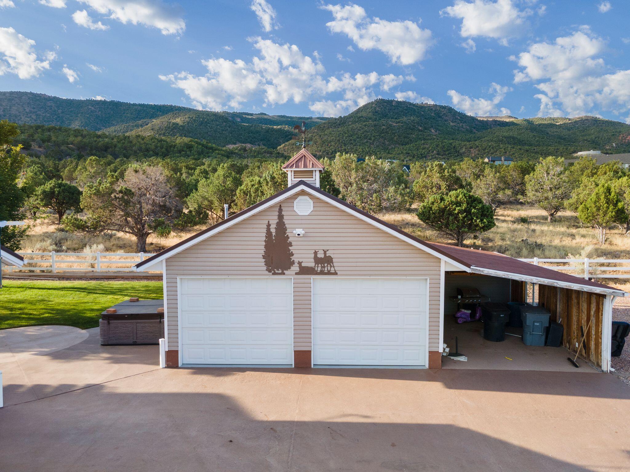 Parowan, Utah, 84761, United States, 6 Bedrooms Bedrooms, ,5 BathroomsBathrooms,Residential,For Sale,1995430