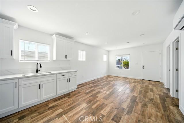 Los Angeles, California, 90044, United States, ,Residential,For Sale,1984386