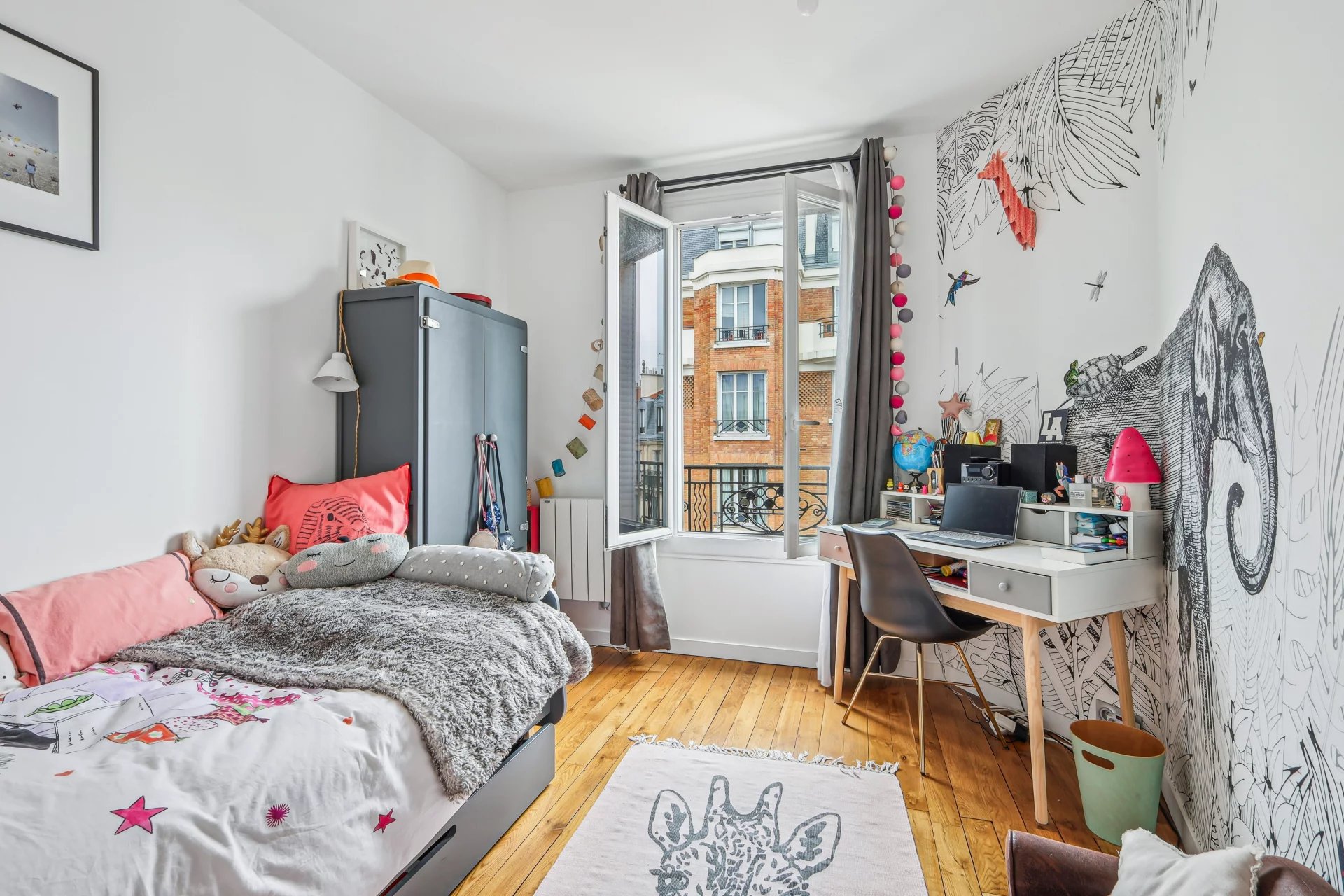 Boulogne-Billancourt, Île-de-France, 92100, FR, 2 Bedrooms Bedrooms, ,2 BathroomsBathrooms,Residential,For Sale,1668545