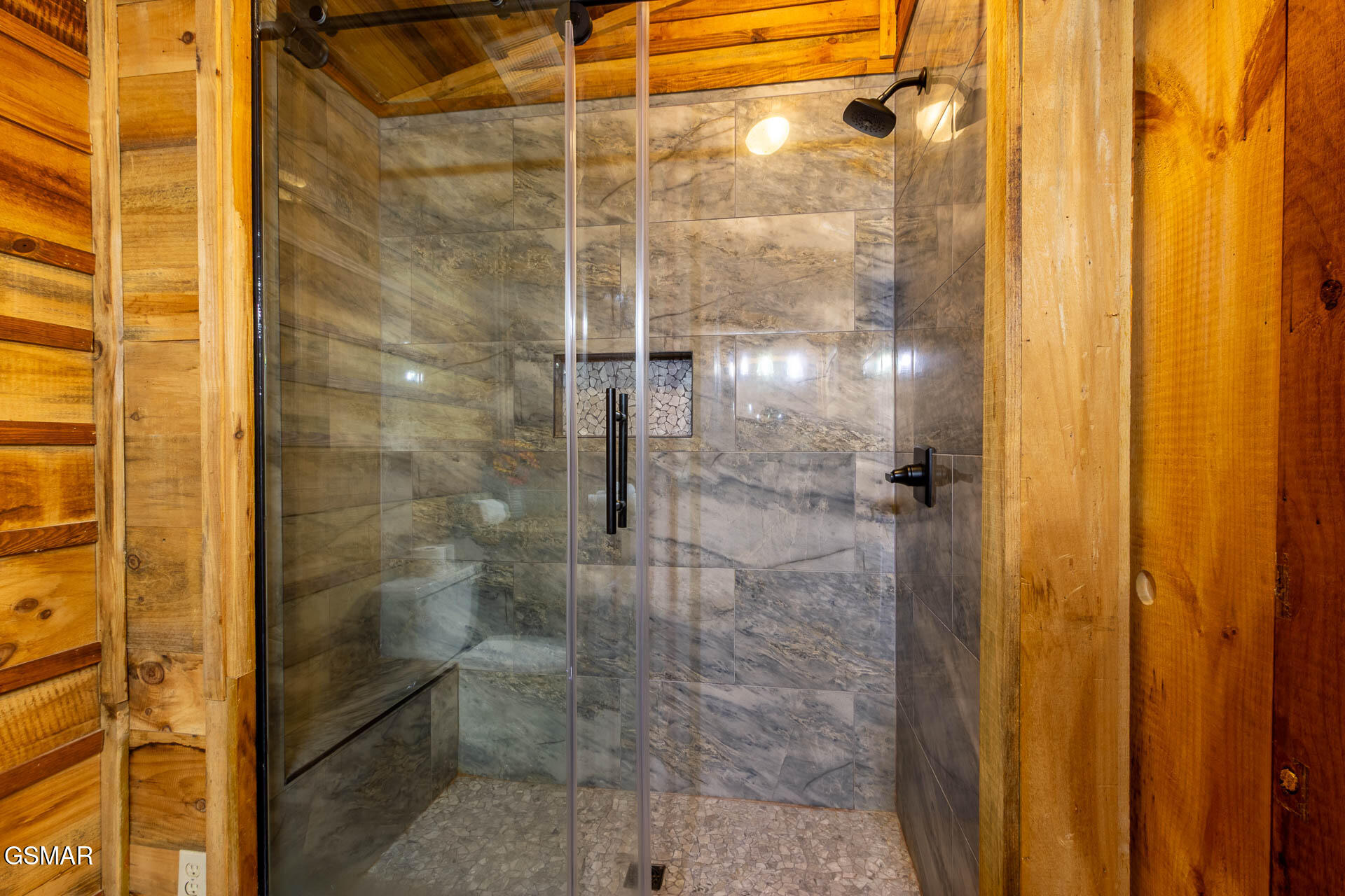 Sevierville, Tennessee, 37876, United States, 2 Bedrooms Bedrooms, ,3 BathroomsBathrooms,Residential,For Sale,1977438