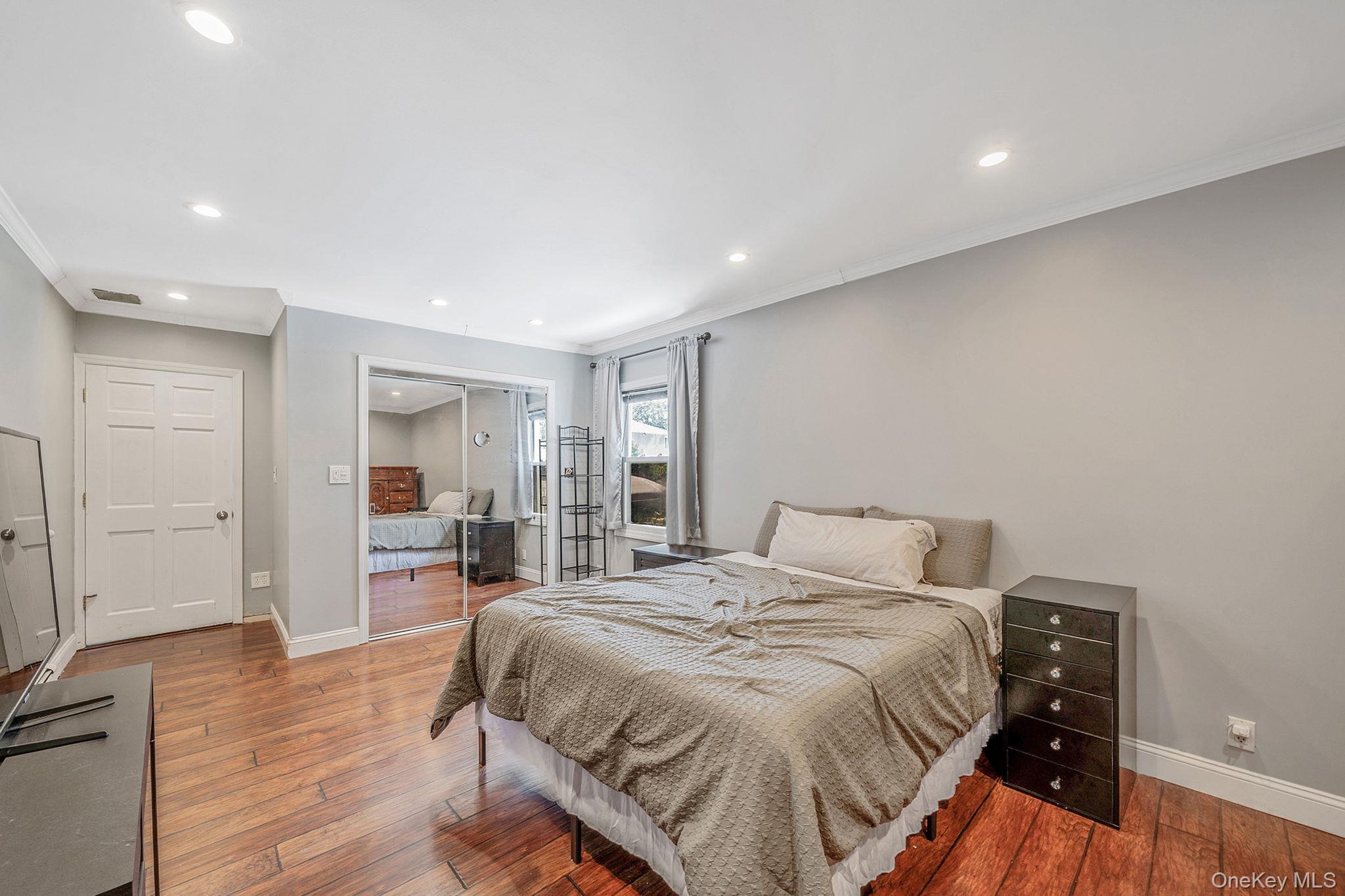 West Islip, New York, 11795, United States, 4 Bedrooms Bedrooms, ,4 BathroomsBathrooms,Residential,For Sale,1925742