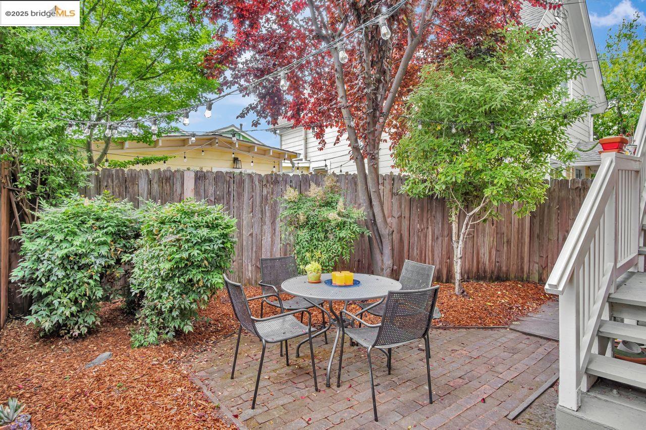 Oakland, California, 94609, United States, 2 Bedrooms Bedrooms, ,1 BathroomBathrooms,Residential,For Sale,1934711