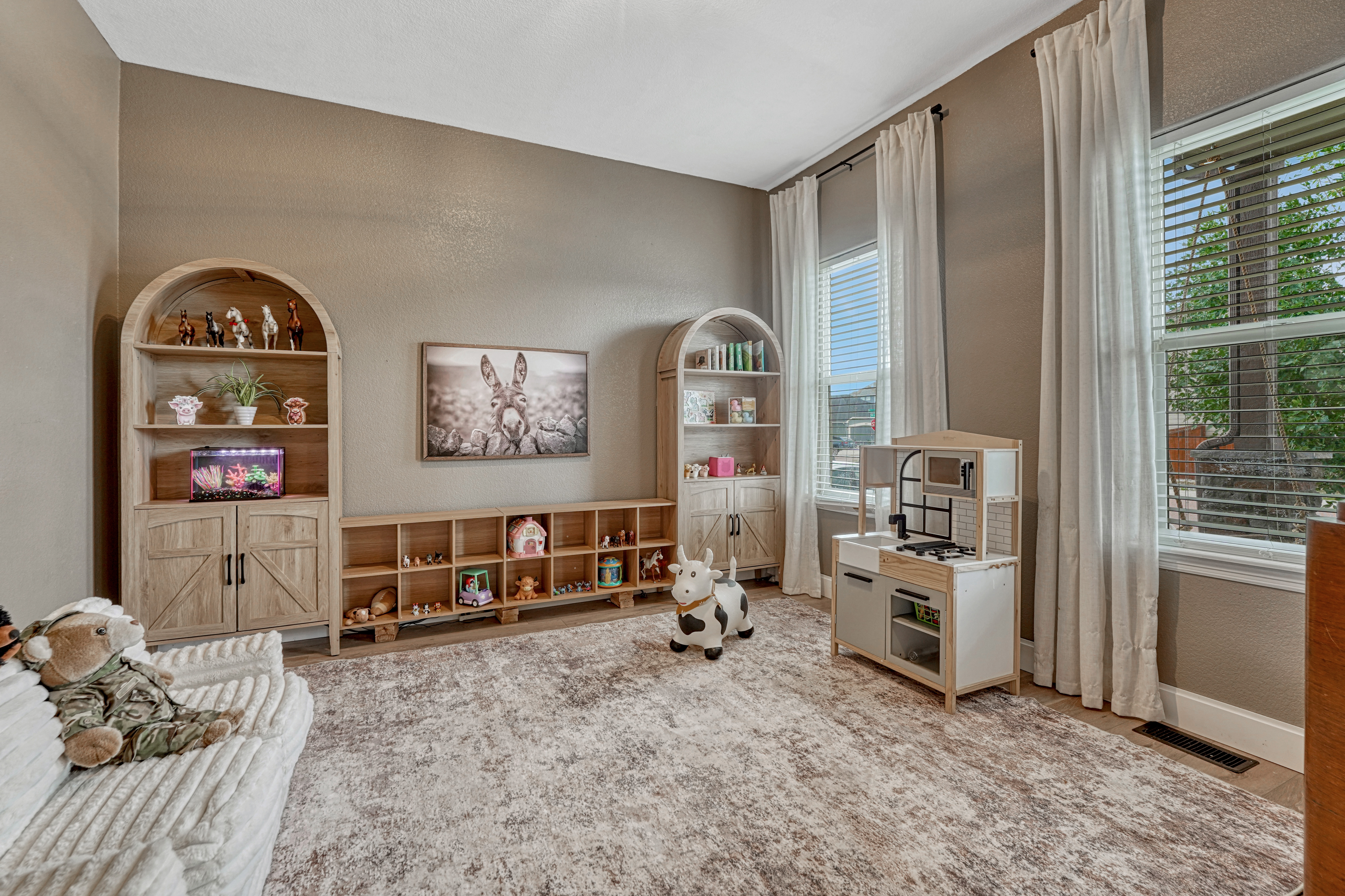 Exceptionally Updated Residence in The Meadows at Lorson Ranch - 物件實景