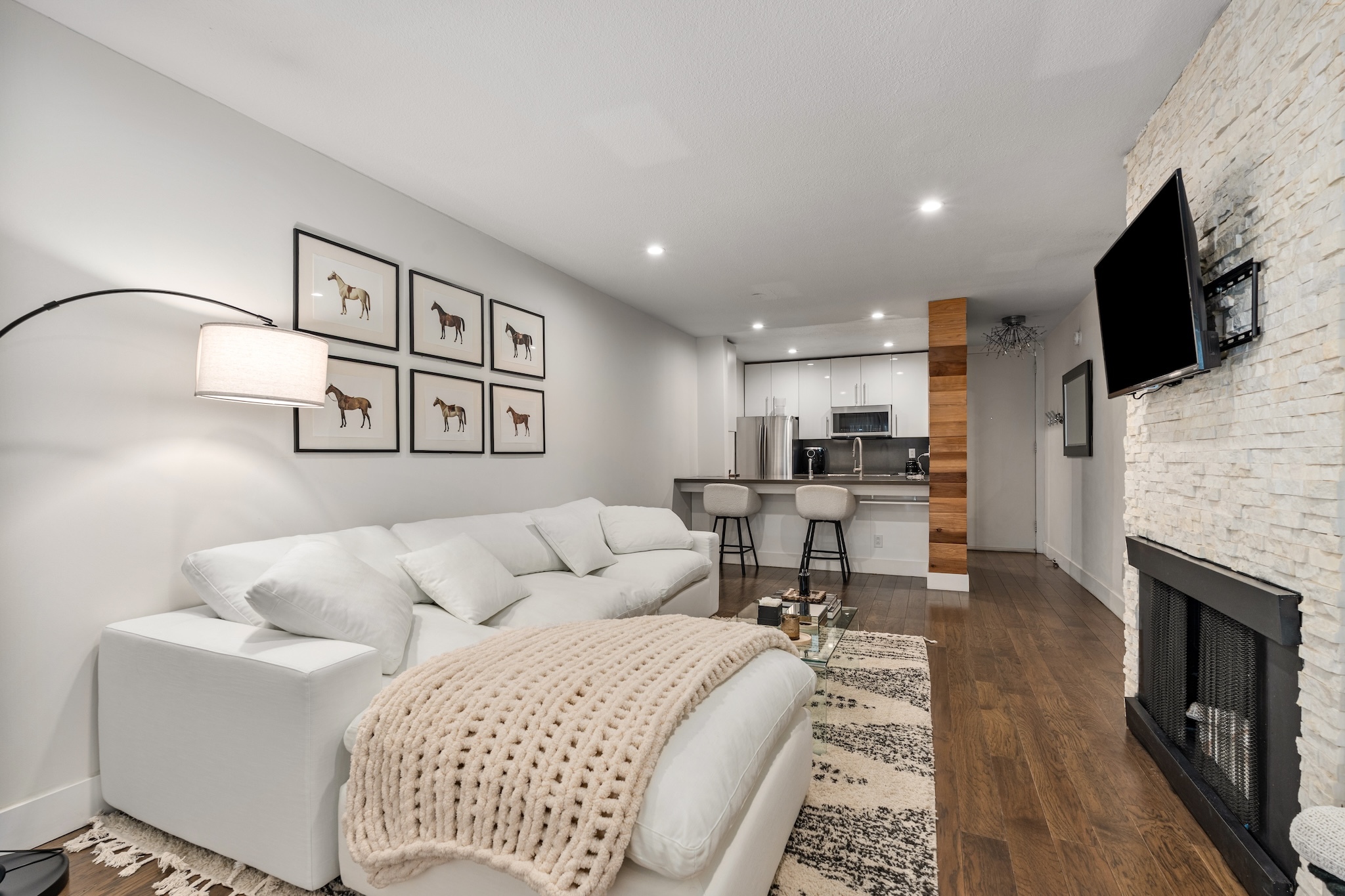  141 South Clark Drive - 物件實景