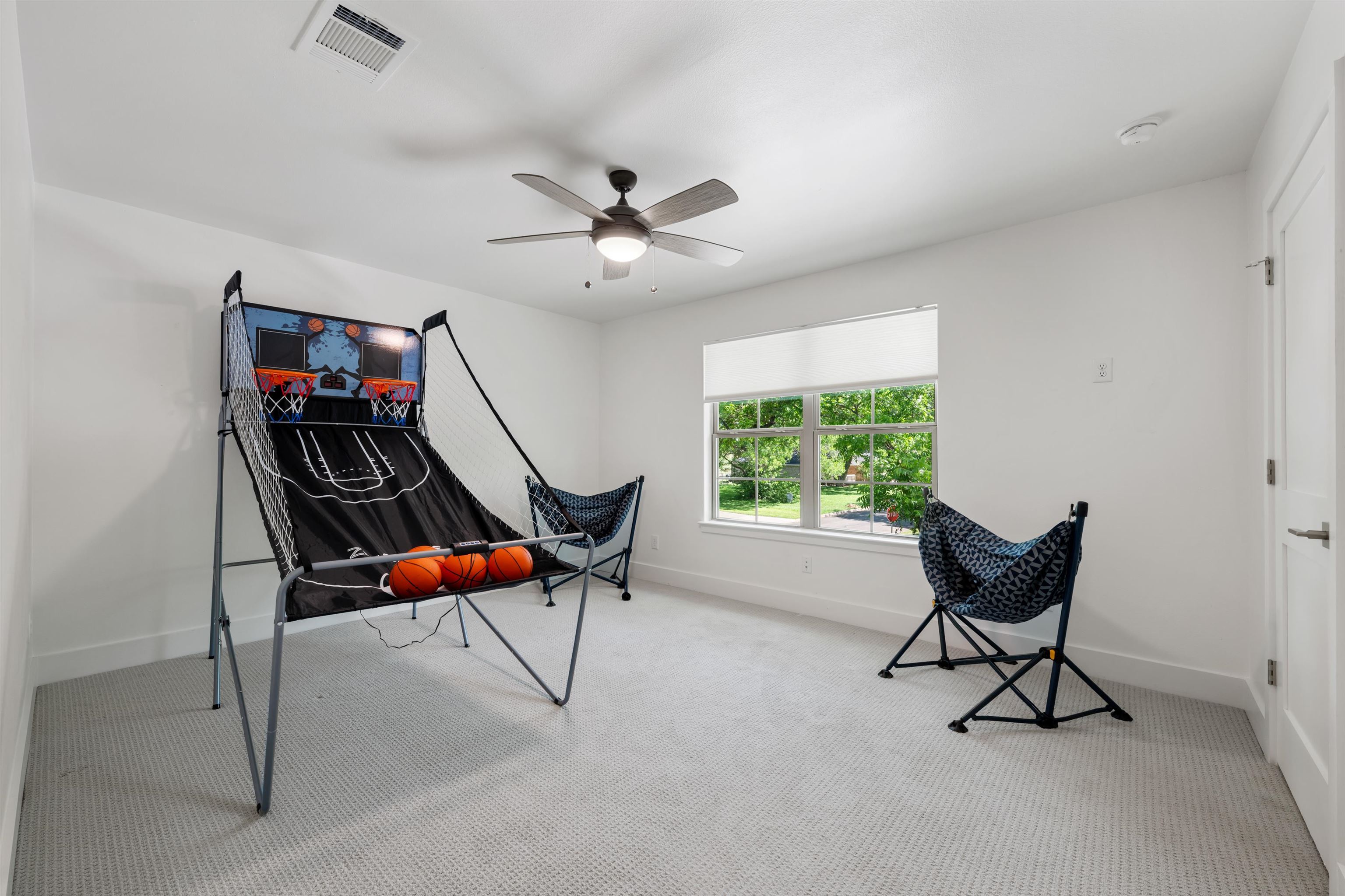 Meadowlakes, Texas, 78654, United States, 5 Bedrooms Bedrooms, ,4 BathroomsBathrooms,Residential,For Sale,1796370