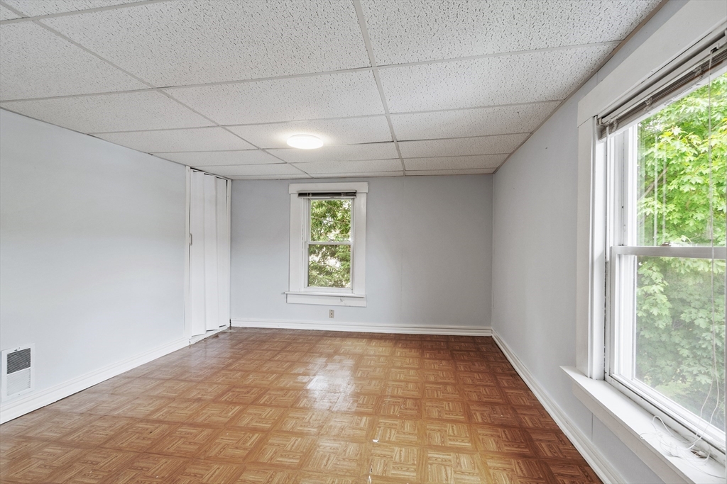 Stoneham, Massachusetts, 02180, United States, 4 Bedrooms Bedrooms, ,2 BathroomsBathrooms,Residential,For Sale,1898485