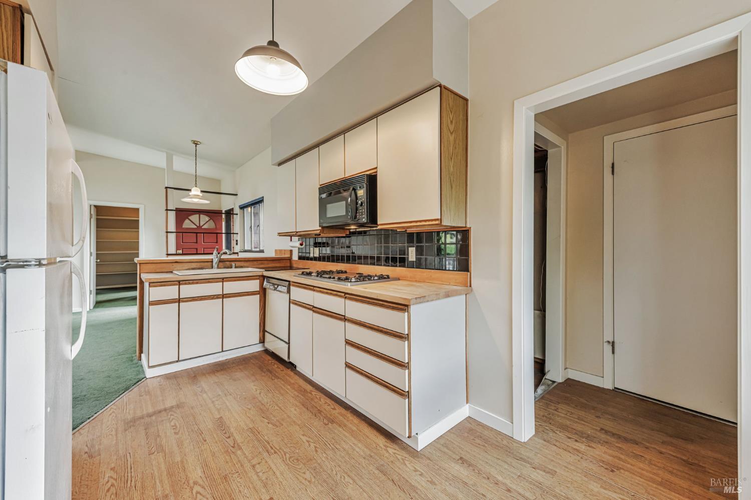 San Rafael, California, 94903, United States, 4 Bedrooms Bedrooms, ,2 BathroomsBathrooms,Residential,For Sale,1939619