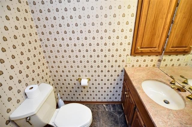 Tahlequah, Oklahoma, 74464, United States, 4 Bedrooms Bedrooms, ,4 BathroomsBathrooms,Residential,For Sale,1975818