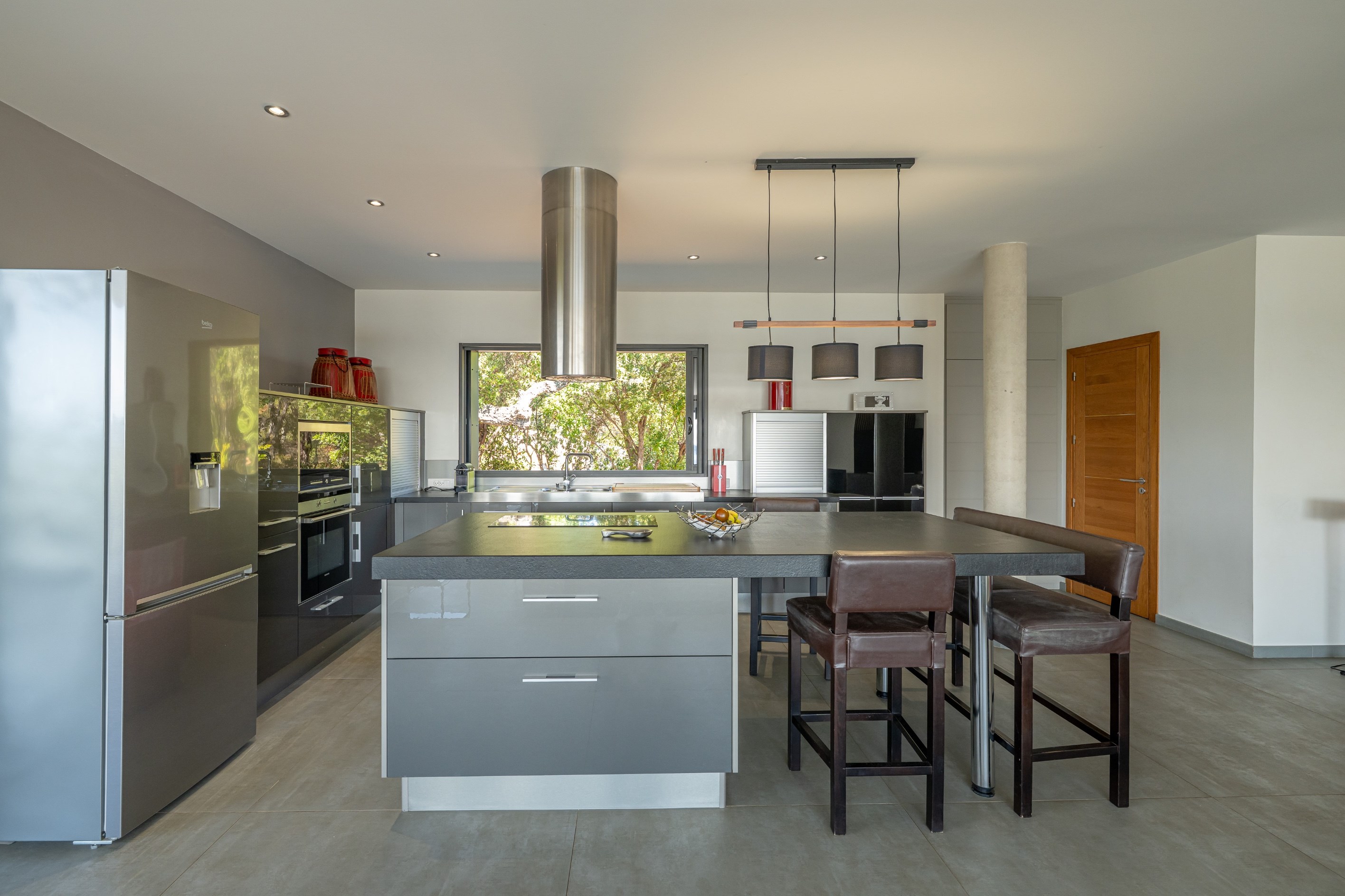  Contemporary 300 sqm villa with a mirror pool in Pinarello – 5 suites - 物件實景