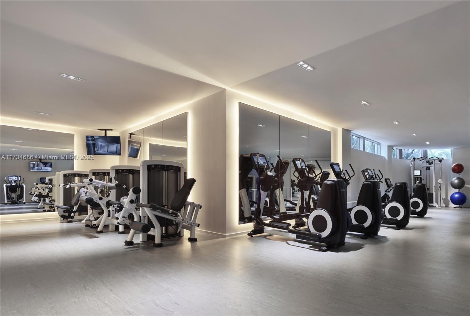 Miami Beach, Florida, 33140, United States, 3 Bedrooms Bedrooms, ,4 BathroomsBathrooms,Residential,For Sale,1696692