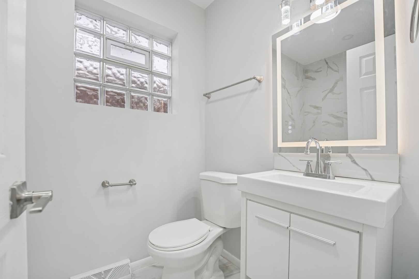 Cicero, Illinois, 60804, United States, 8 Bedrooms Bedrooms, ,Residential,For Sale,2000949