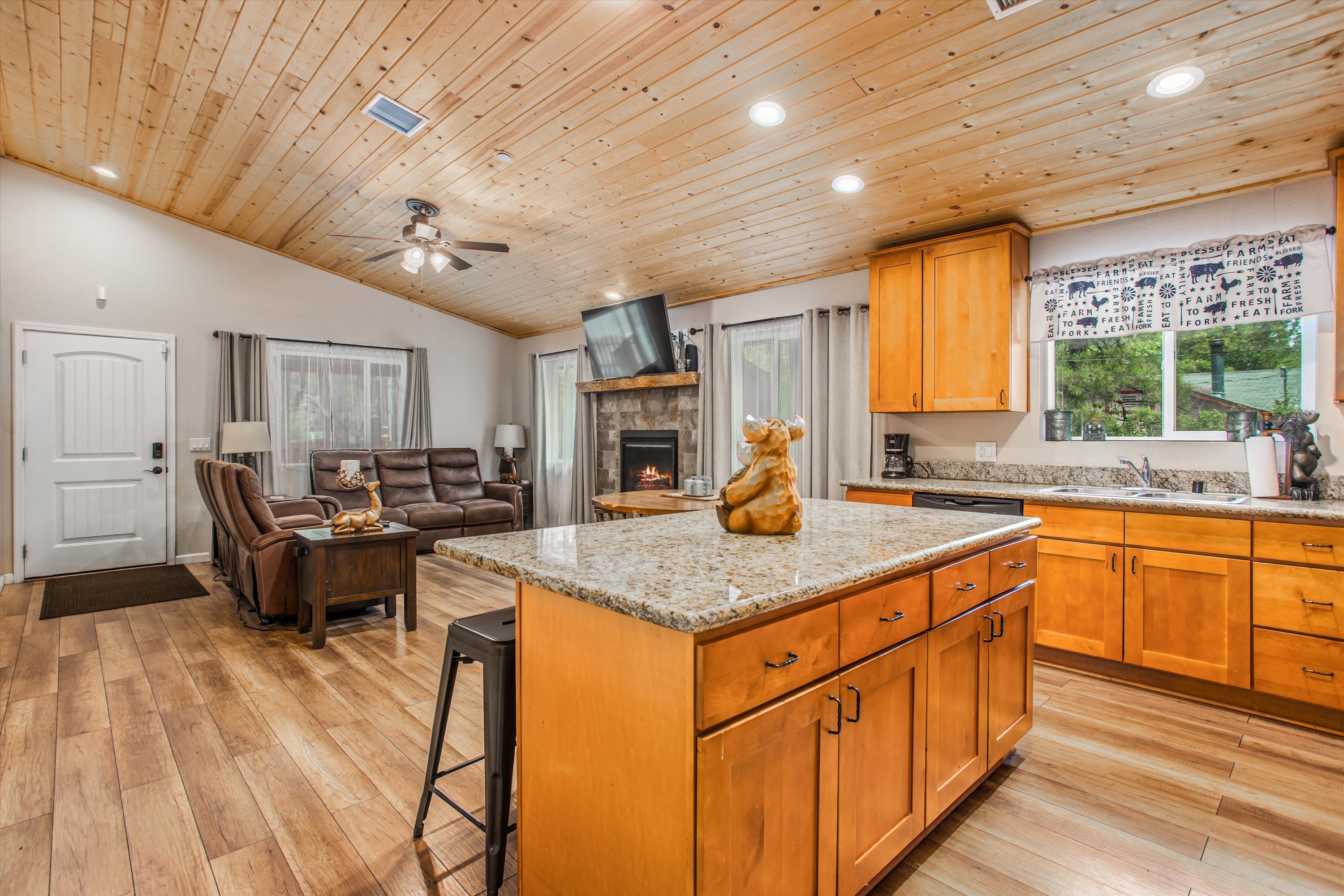 Sugarloaf, California, 92386, United States, 4 Bedrooms Bedrooms, ,2 BathroomsBathrooms,Residential,For Sale,1848559
