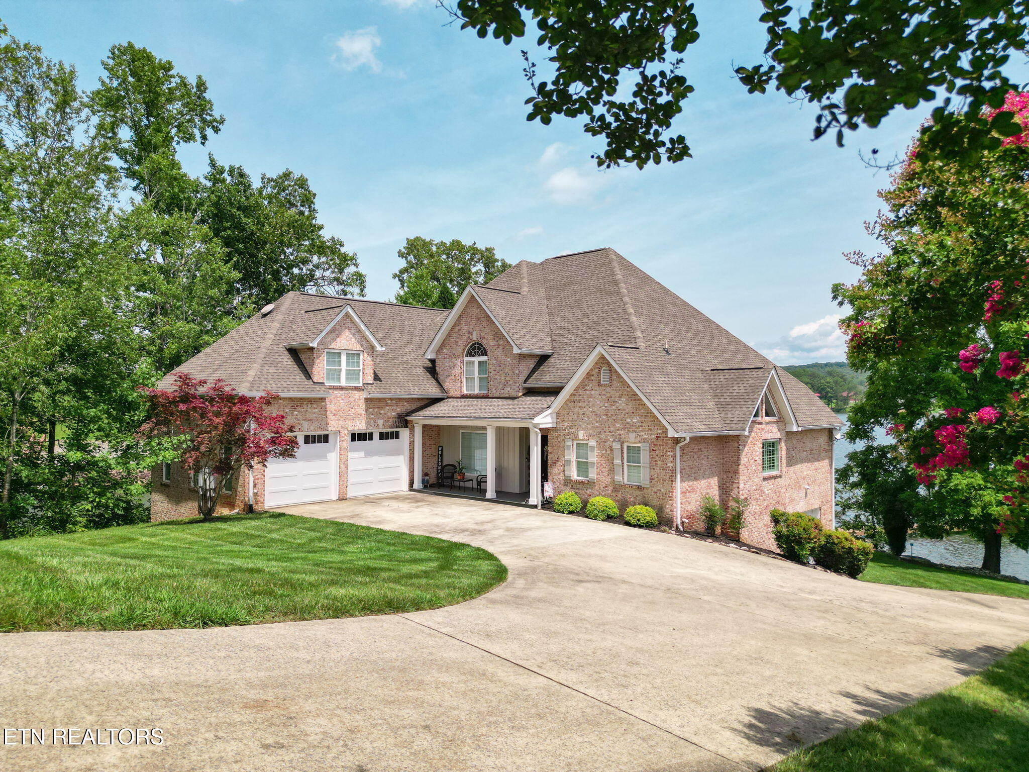 Spring City, Tennessee, 37381, United States, 3 Bedrooms Bedrooms, ,5 BathroomsBathrooms,Residential,For Sale,1900794