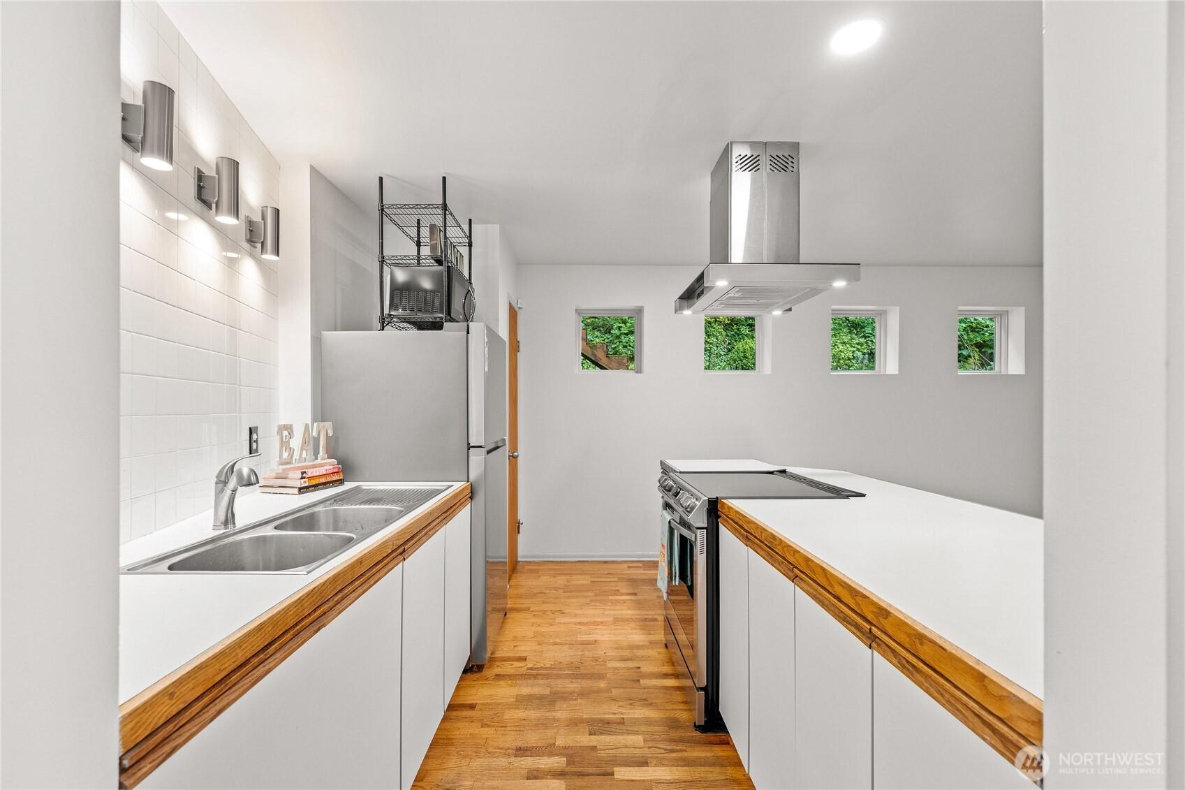 SEATTLE, Washington, 98146, United States, 2 Bedrooms Bedrooms, ,2 BathroomsBathrooms,Residential,For Sale,1875636