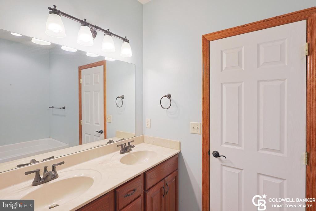 RIDGELEY, West Virginia, 26753, United States, 4 Bedrooms Bedrooms, ,3 BathroomsBathrooms,Residential,For Sale,1940316