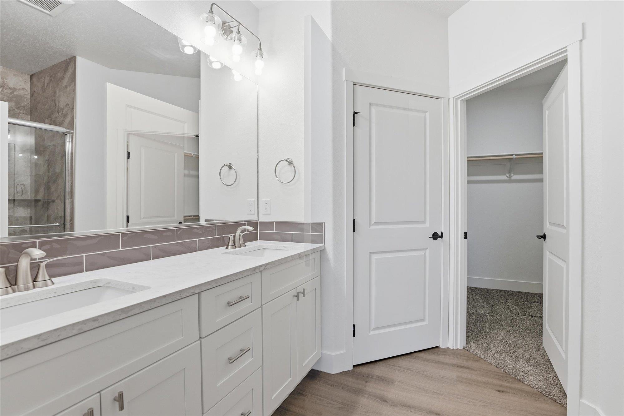 Deer Park, Washington, 99006, United States, 3 Bedrooms Bedrooms, ,2 BathroomsBathrooms,Residential,For Sale,1988069