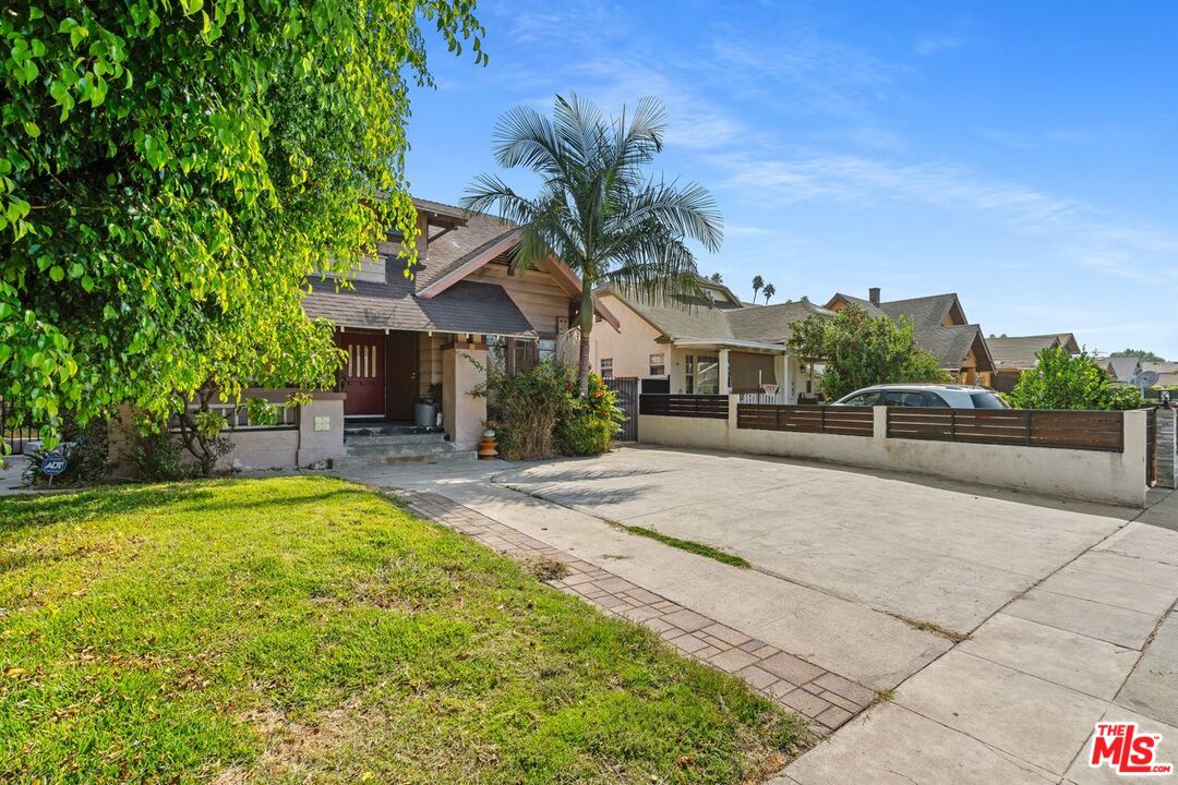 Los Angeles, California, 90043, United States, 3 Bedrooms Bedrooms, ,3 BathroomsBathrooms,Residential,For Sale,1818072