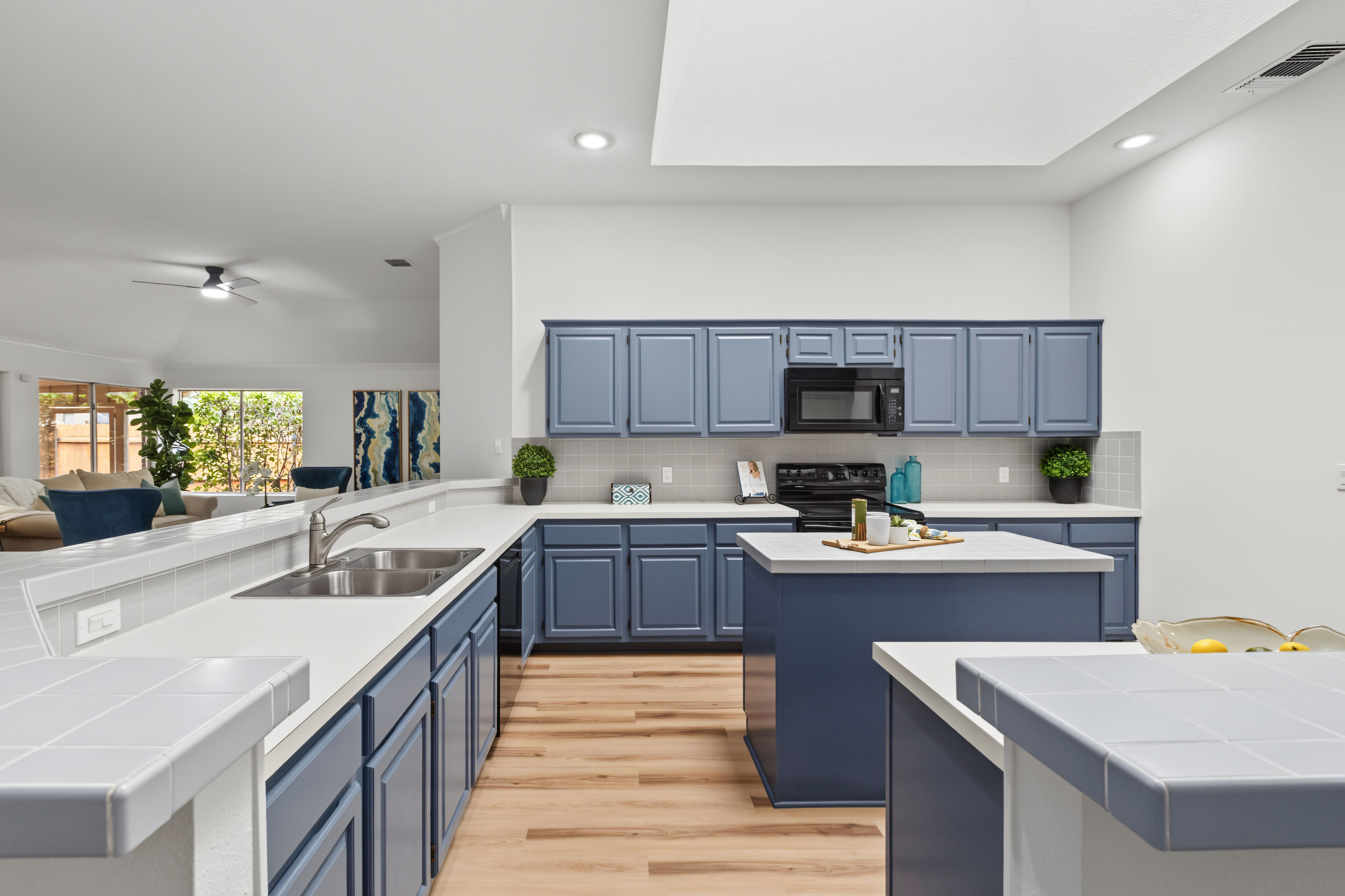  Rare One-Story Spacious Gem in Shady Hollow - 物件實景