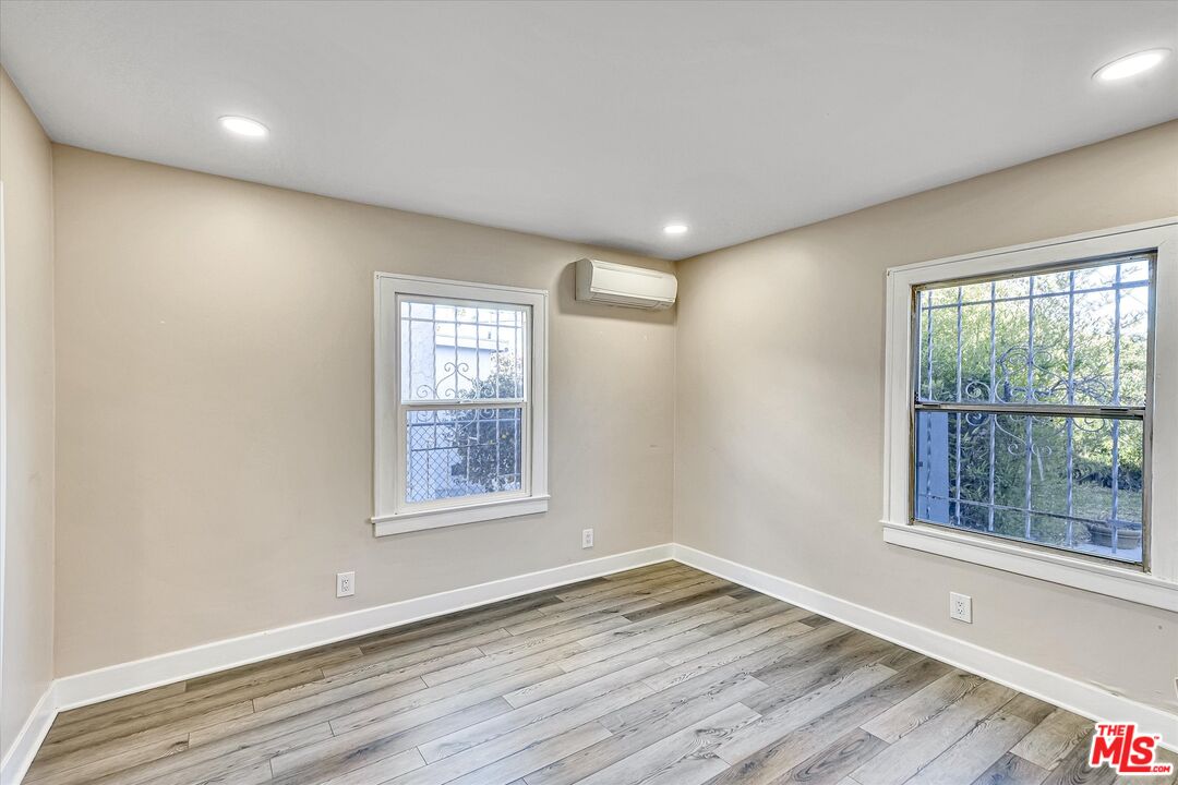 Los Angeles, California, 90043, United States, 2 Bedrooms Bedrooms, ,Residential,For Sale,1766185
