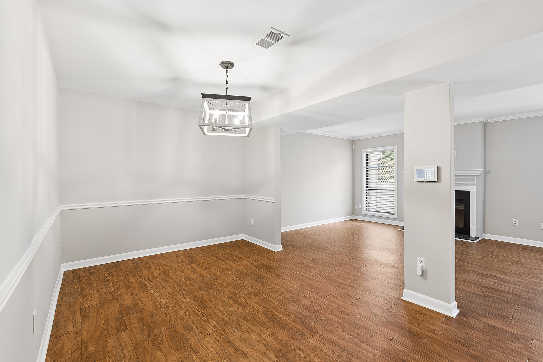  Beautifully Updated Fee Simple Townhome in an Exceptional Brookhaven Location - 物件實景