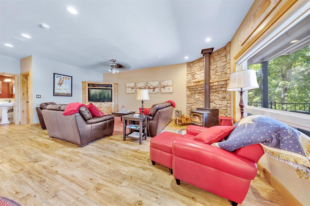 Lake Almanor West, California, 96020, United States, 6 Bedrooms Bedrooms, ,4 BathroomsBathrooms,Residential,For Sale,1950593