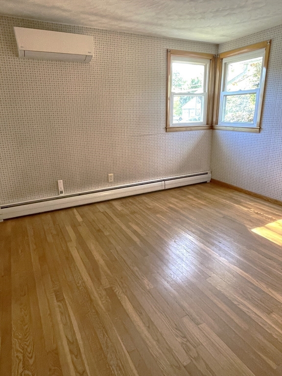 Grafton, Massachusetts, 01519, United States, 3 Bedrooms Bedrooms, ,1 BathroomBathrooms,Residential,For Sale,1982676