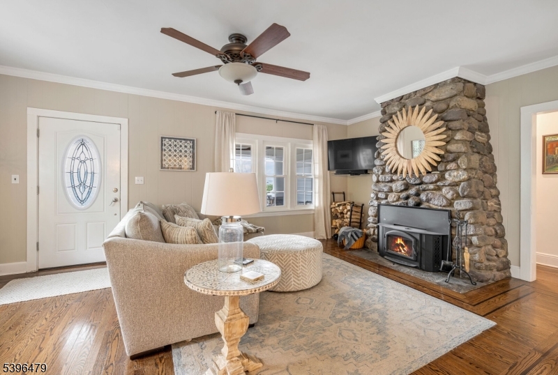 West Milford Twp., New Jersey, 07421, United States, 4 Bedrooms Bedrooms, ,3 BathroomsBathrooms,Residential,For Sale,1992089