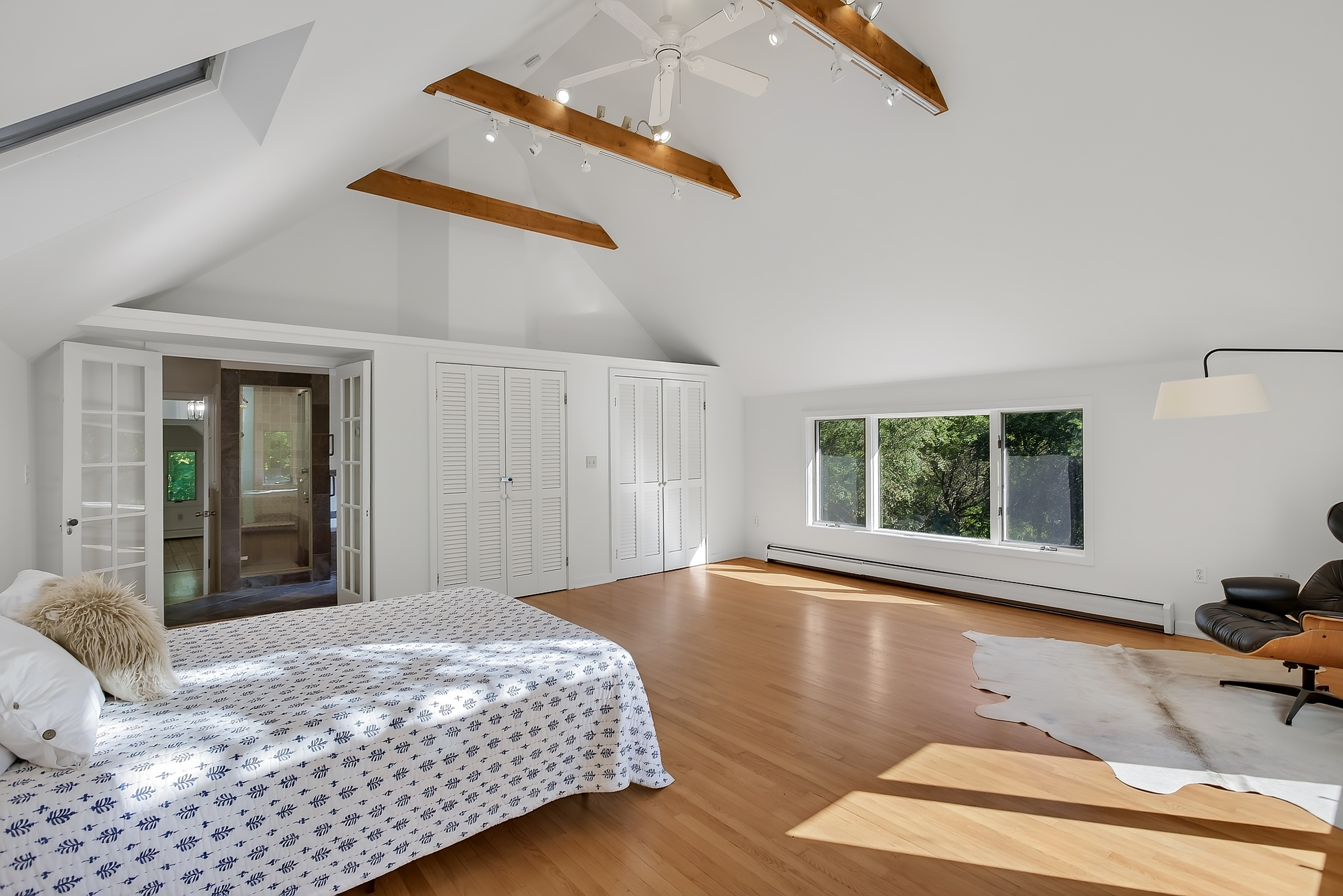  Light-Filled Contemporary Retreat Moments from Downtown - 物件實景