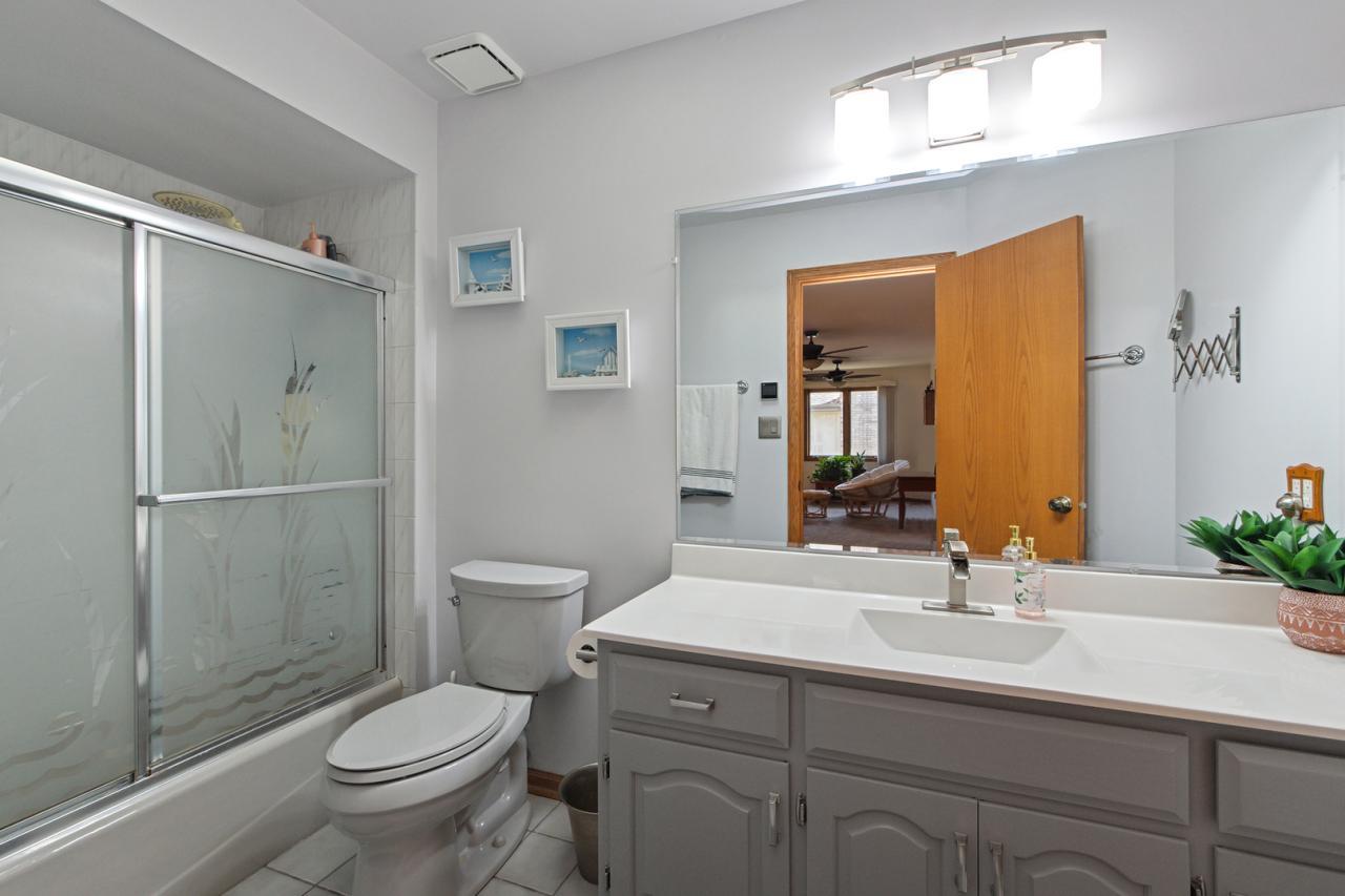 17815 Iroquois, Tinley Park, Illinois, 60477, United States, 5 Bedrooms Bedrooms, ,4 BathroomsBathrooms,Residential,For Sale,17815 Iroquois,1635581