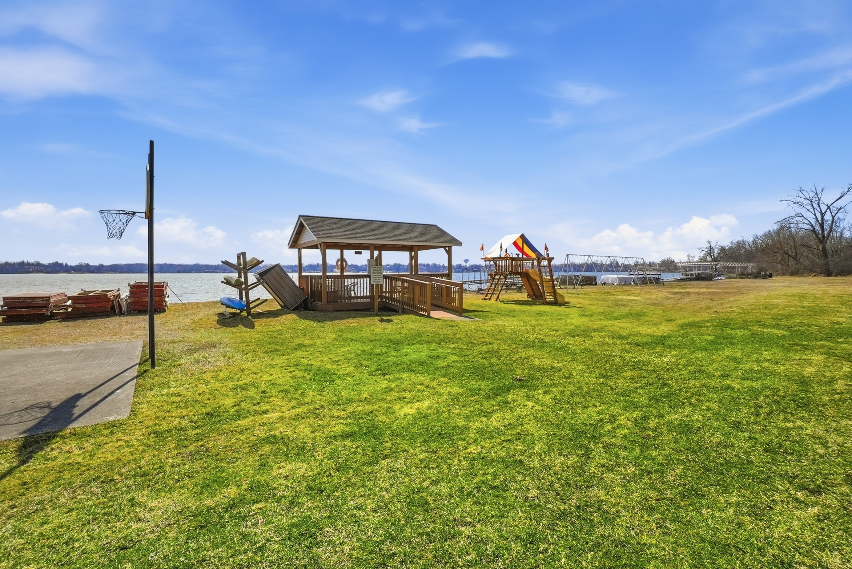  The Perfect Blend of Comfort, Craftsmanship, and Lake Lifestyle - 物件實景