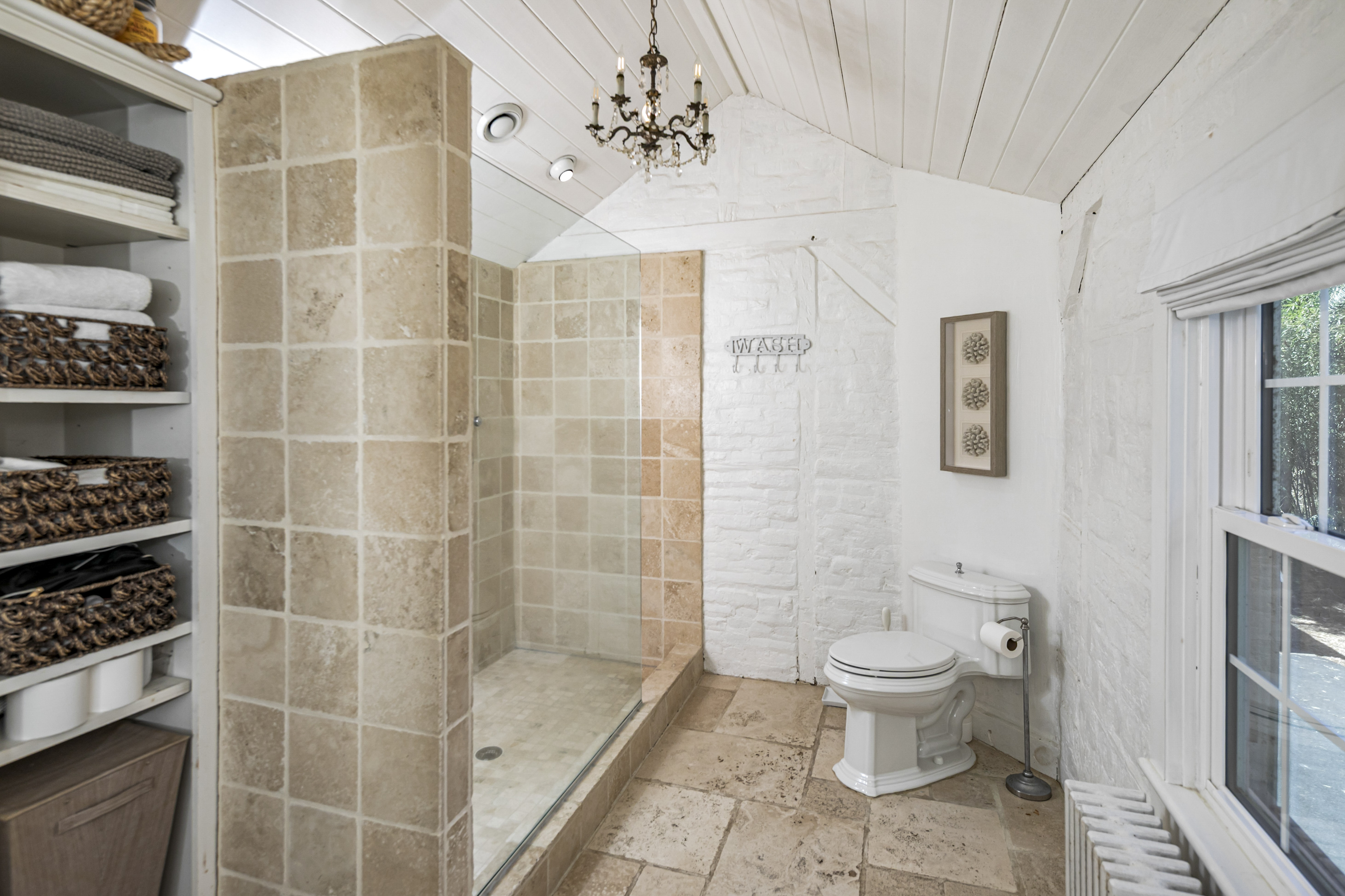  Pennington’s Moses Baldwin House Marries Period Details with Modern Updates - 物件實景