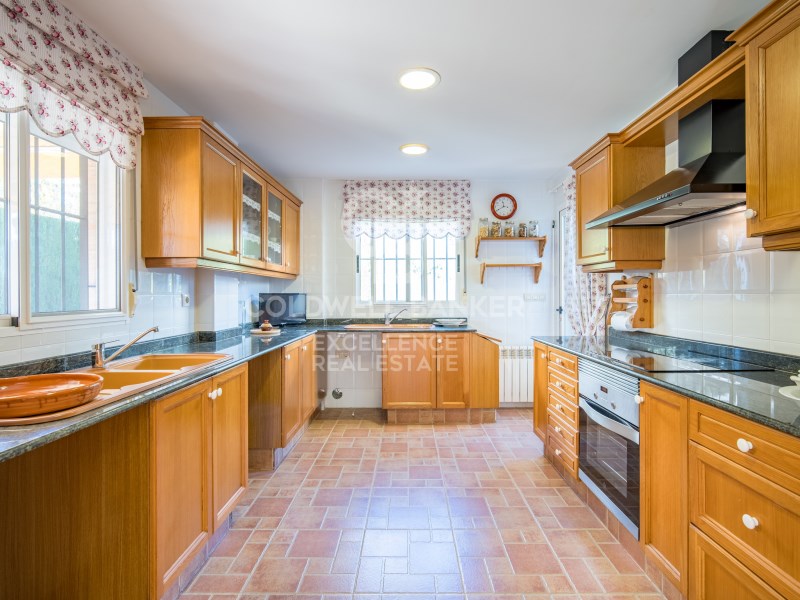 Valencia, Paterna, La Ca?ada Valencia, Paterna, La, Paterna, Comunidad Valenciana, ES, 5 Bedrooms Bedrooms, ,3 BathroomsBathrooms,Residential,For Sale,Valencia, Paterna, La Ca?ada Valencia, Paterna, La,1672423