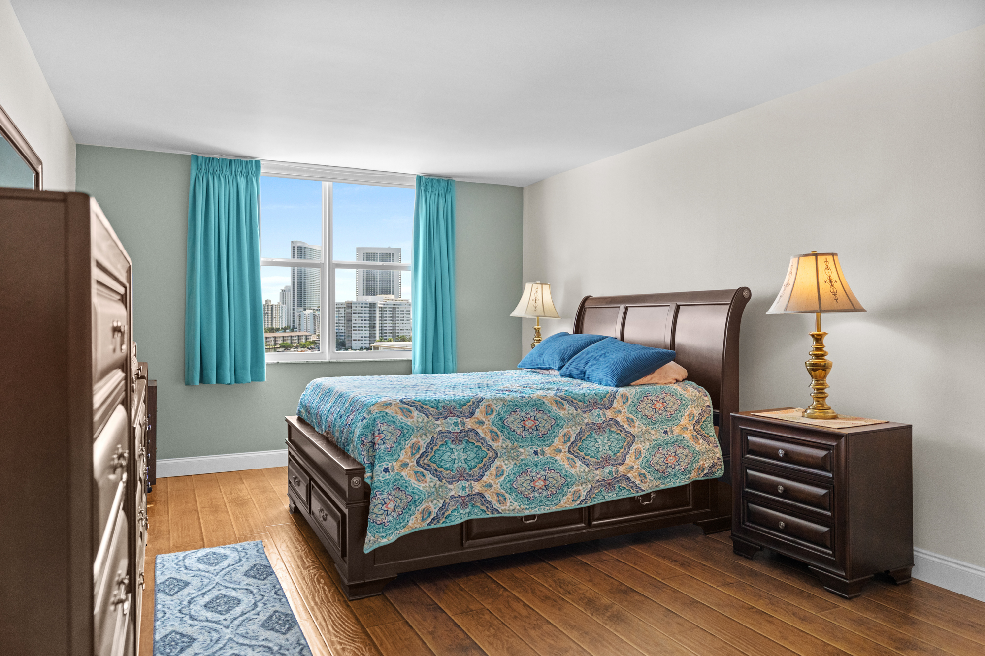  427 Golden Isles Dr, Hallandale Beach, FL, 33009 - 物件實景