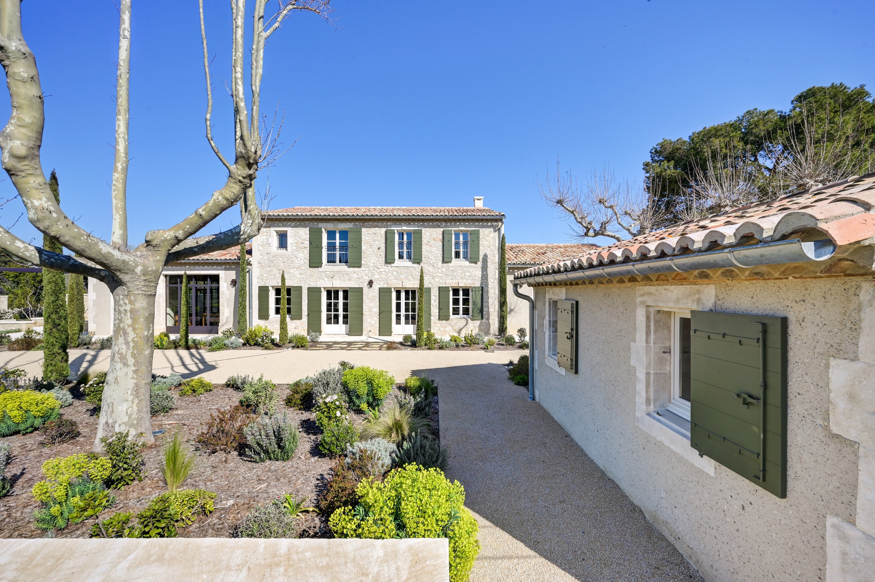 Renovated stone farmhouse with stunning views of the Alpilles, tennis court and… - 物件實景