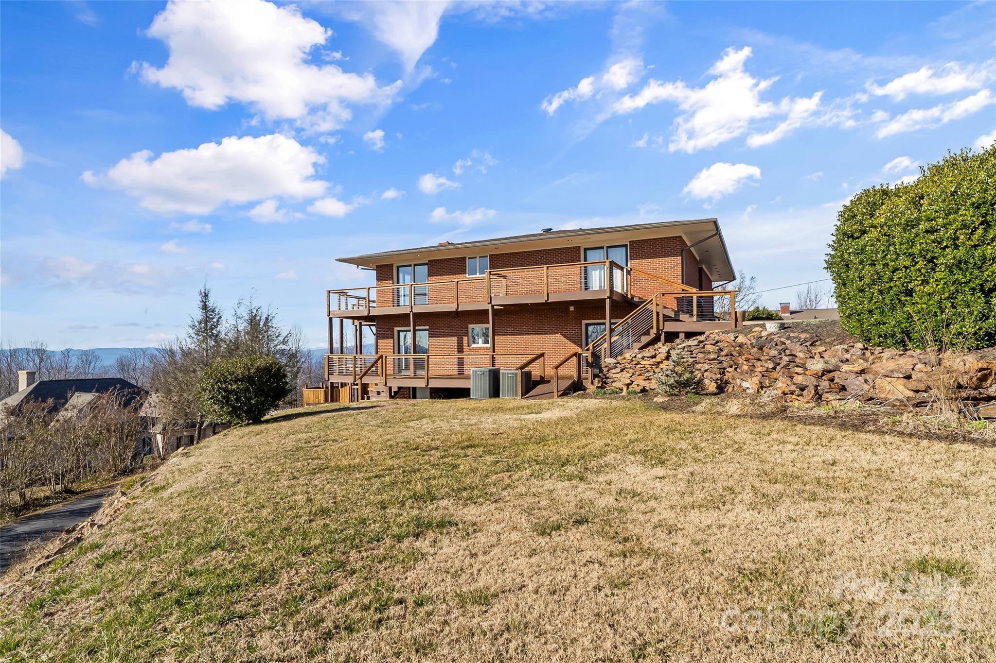 Valdese, North Carolina, 28690, United States, 3 Bedrooms Bedrooms, ,4 BathroomsBathrooms,Residential,For Sale,1722009