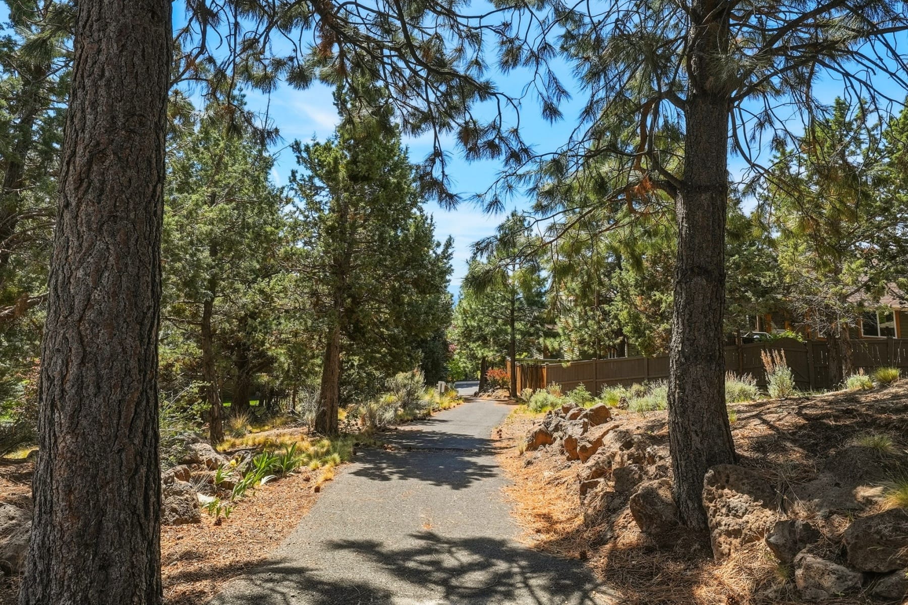  2409 NW Hillpine Court Bend, OR 97703 - 物件實景