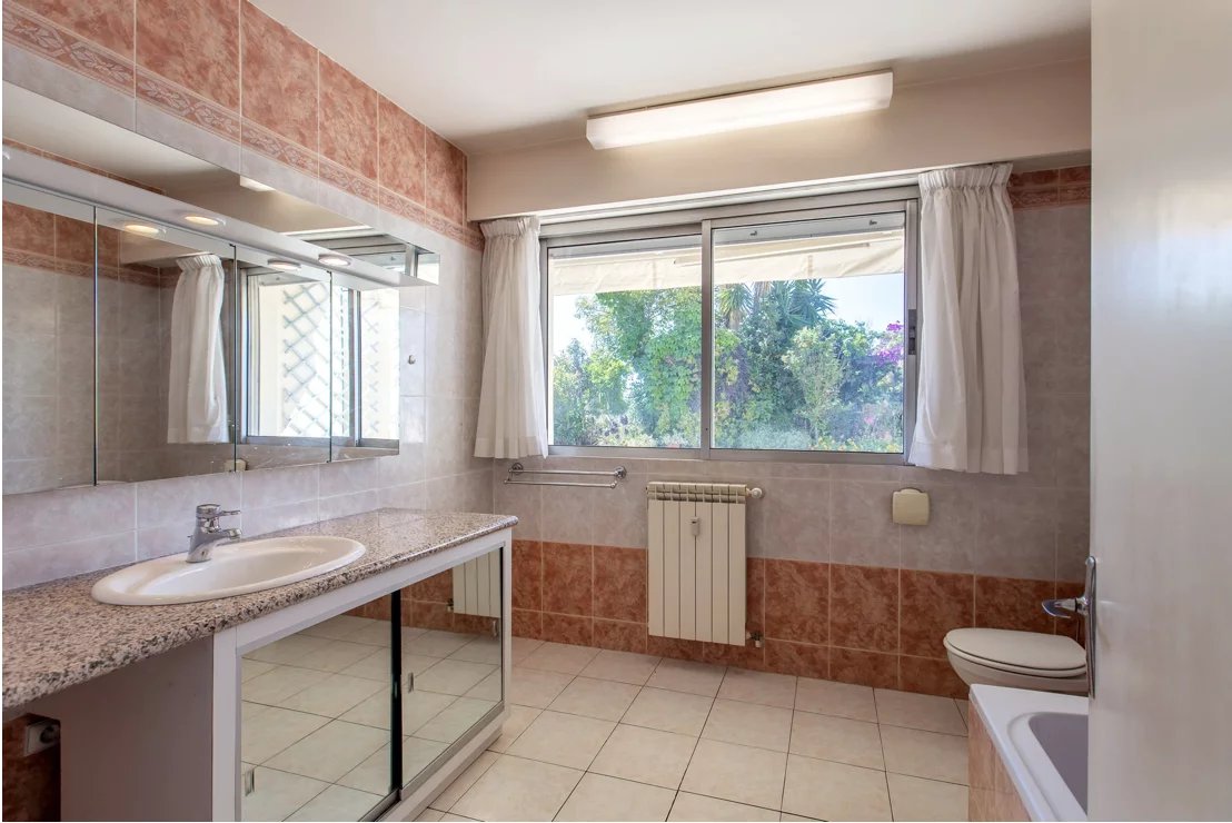 Nice, Provence-Alpes-Côte d’Azur, 06000, FR, 3 Bedrooms Bedrooms, ,3 BathroomsBathrooms,Residential,For Sale,1927436