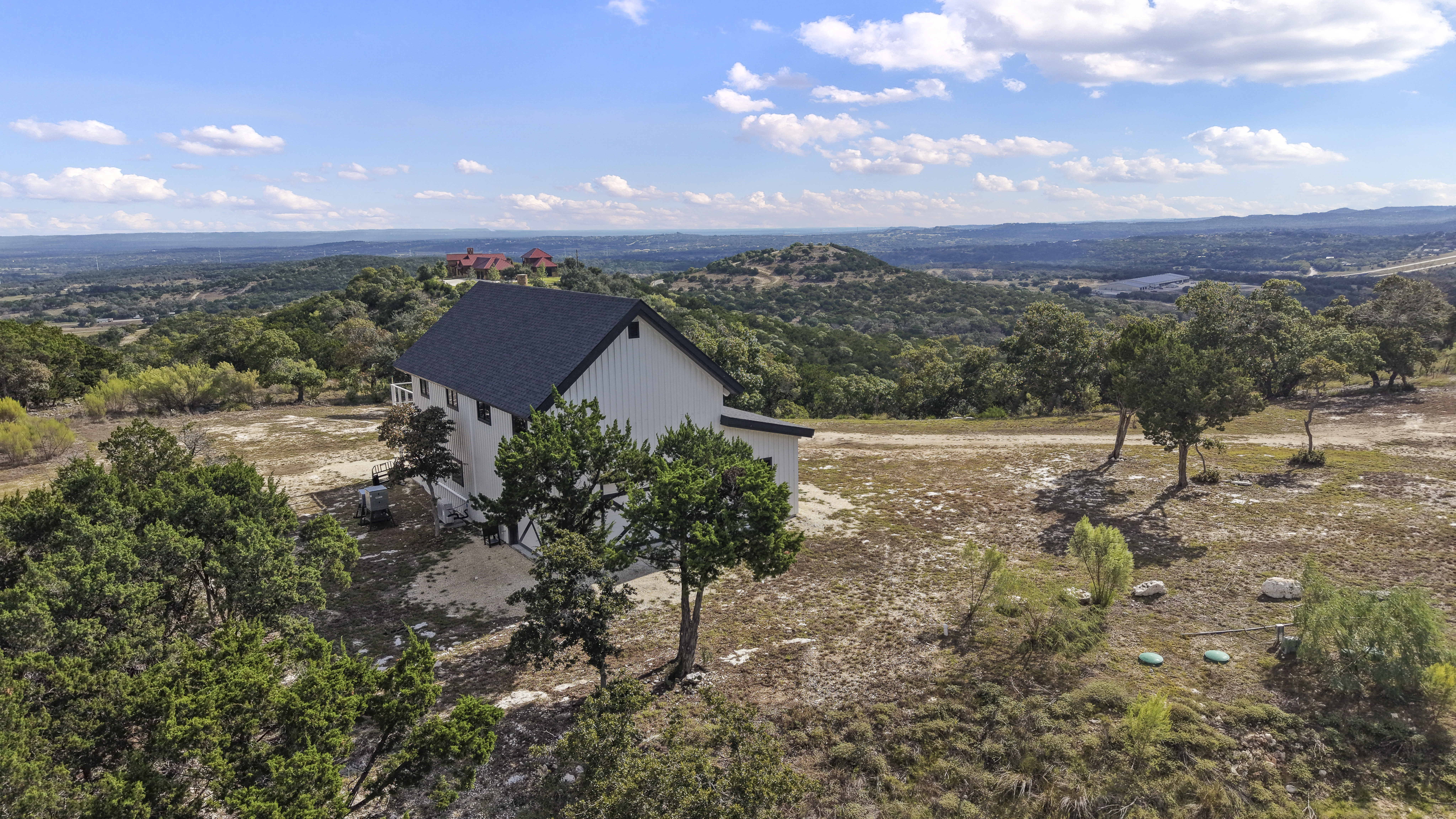  Hilltop Barndominium on 15+ Acres - 物件實景