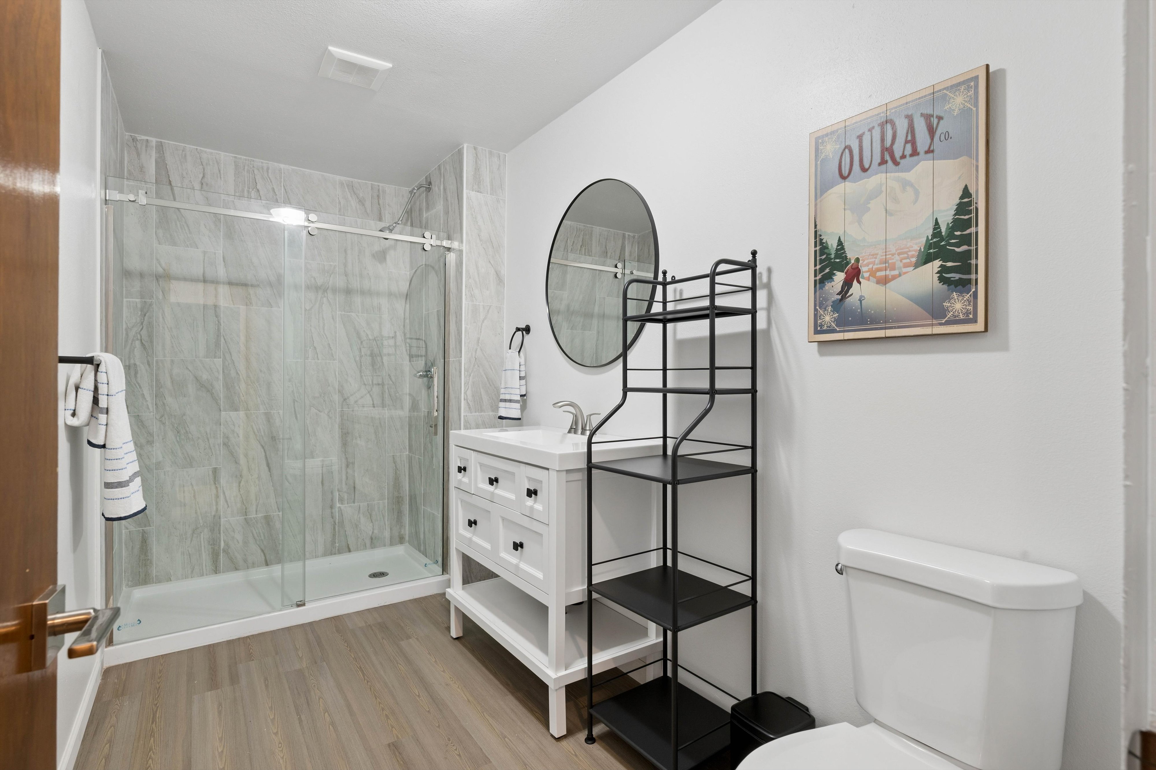  Experience Refined Mid-Century Inspired Mountain Living on 3.37 Acres - 物件實景