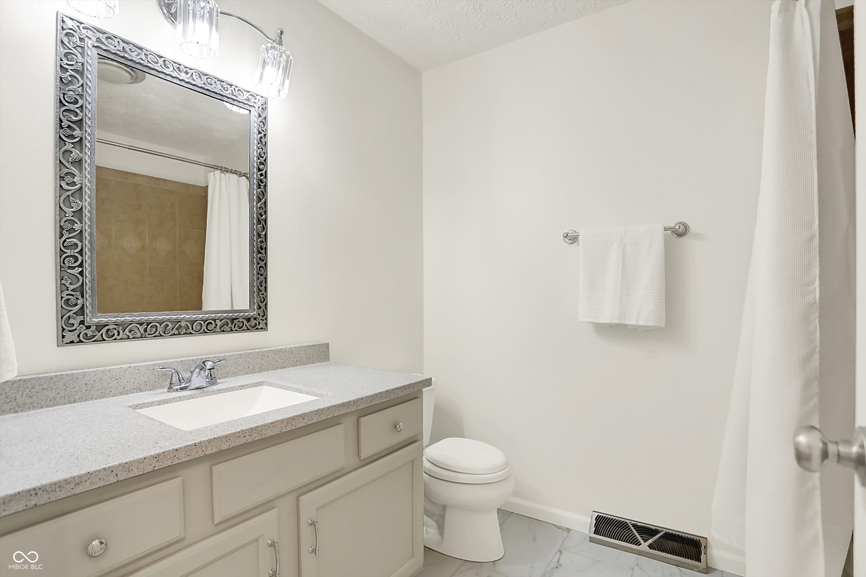 Zionsville, Indiana, 46077, United States, 3 Bedrooms Bedrooms, ,3 BathroomsBathrooms,Residential,For Sale,1975998