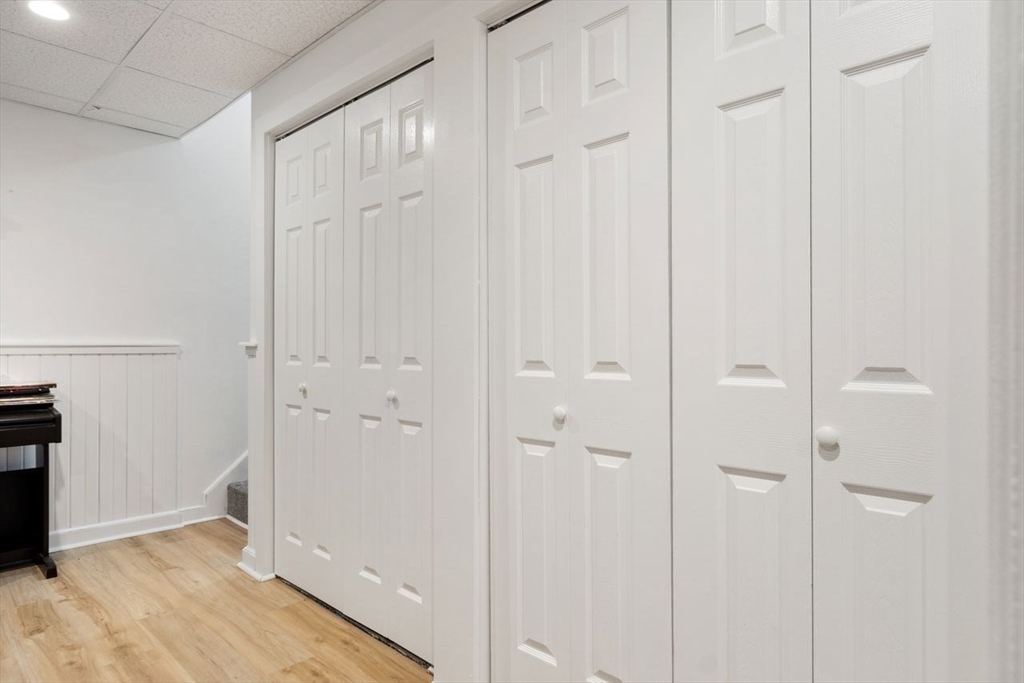 Westford, Massachusetts, 01886, United States, 4 Bedrooms Bedrooms, ,4 BathroomsBathrooms,Residential,For Sale,1987953