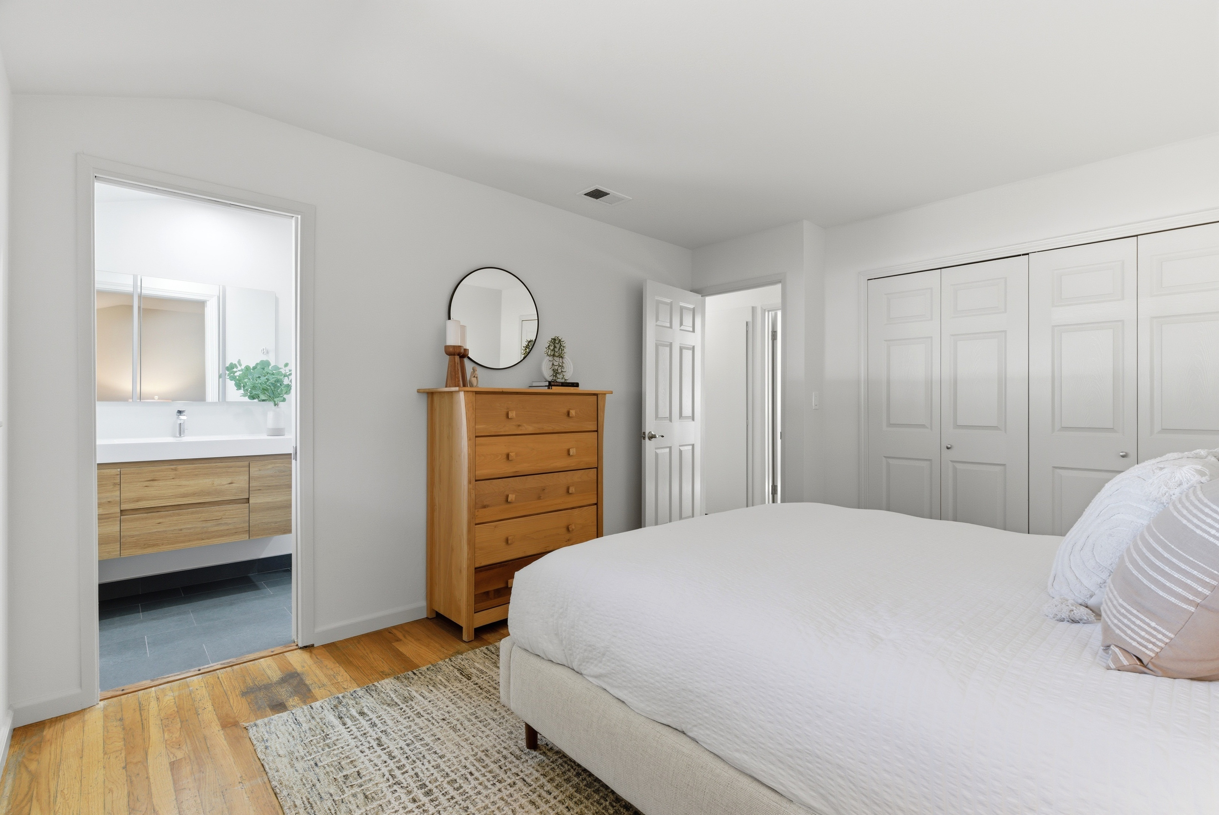  Private, Stylishly Updated Home in Prime Cambrian Location - 物件實景