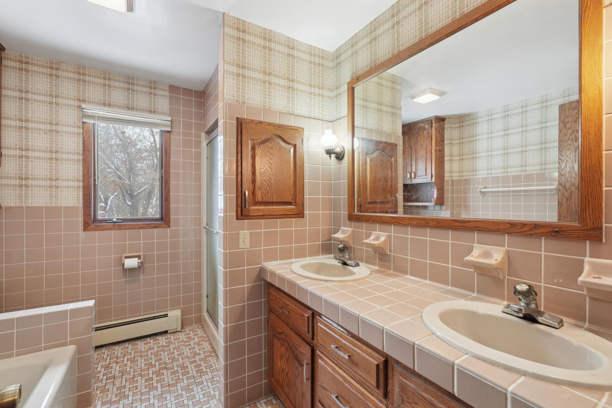 Rochester, Minnesota, 55904, United States, 4 Bedrooms Bedrooms, ,3 BathroomsBathrooms,Residential,For Sale,2003115