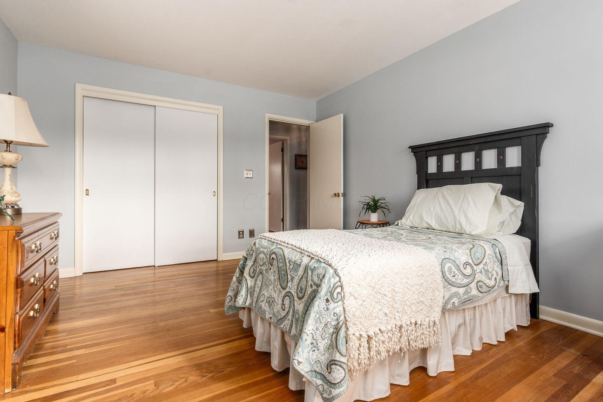 Columbus, Ohio, 43220, United States, 2 Bedrooms Bedrooms, ,3 BathroomsBathrooms,Residential,For Sale,2003078