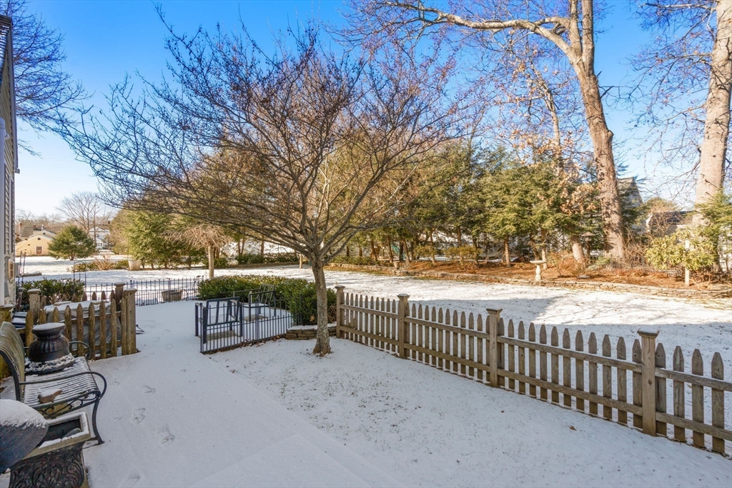 Uxbridge, Massachusetts, 01569, United States, 2 Bedrooms Bedrooms, ,2 BathroomsBathrooms,Residential,For Sale,2006333