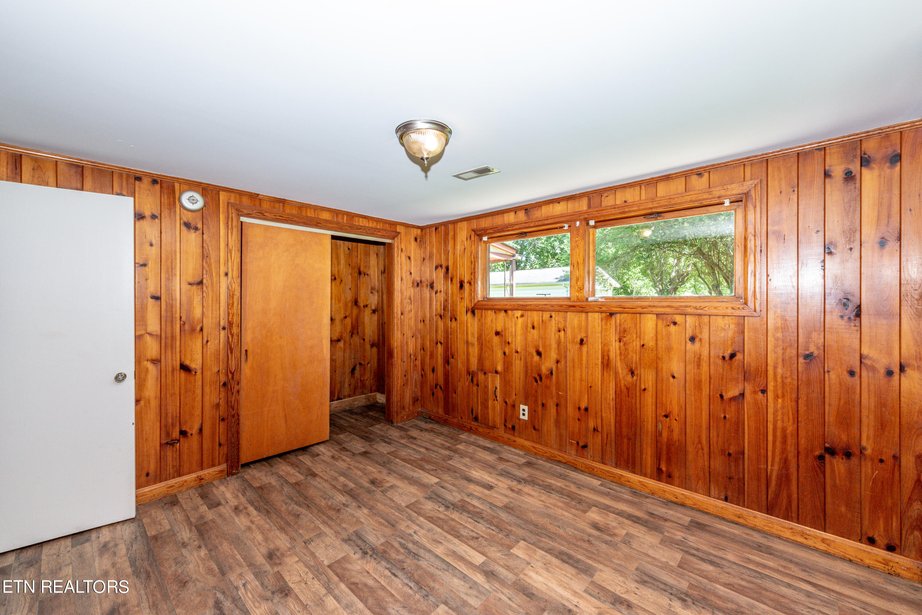 Townsend, Tennessee, 37882, United States, 3 Bedrooms Bedrooms, ,2 BathroomsBathrooms,Residential,For Sale,1984041