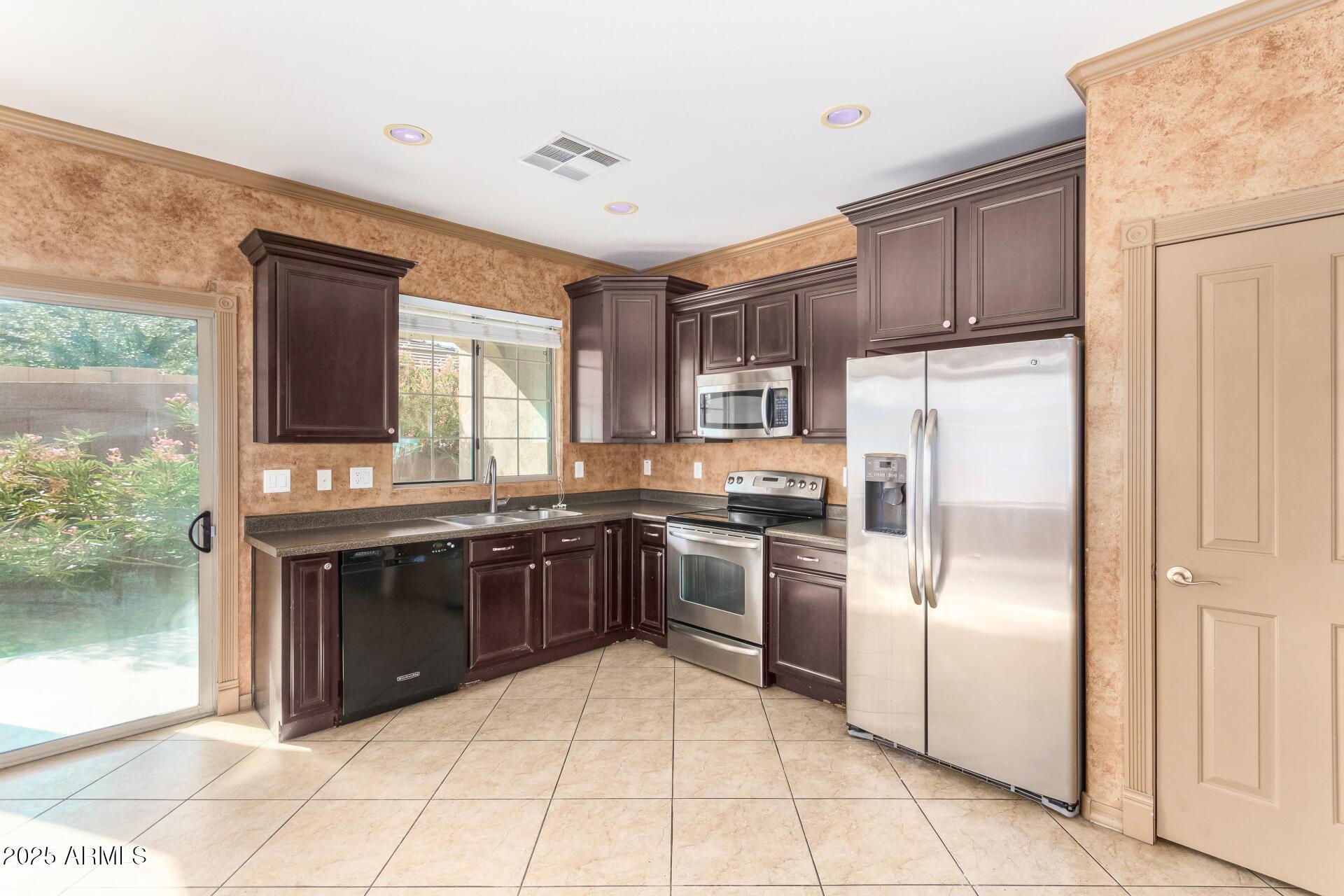 Chandler, Arizona, 85225, United States, 3 Bedrooms Bedrooms, ,2 BathroomsBathrooms,Residential,For Sale,1852151