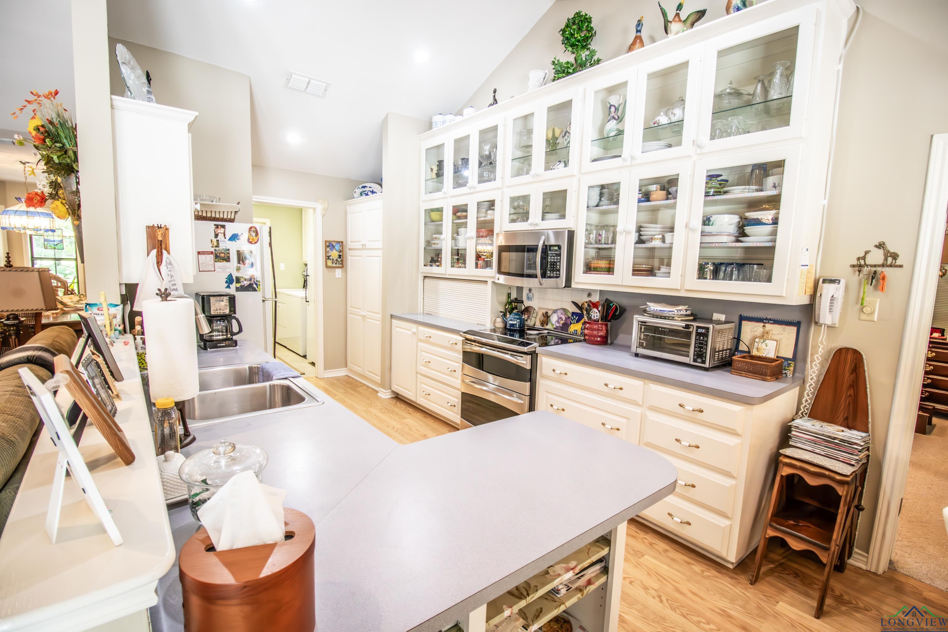 Karnack, Texas, 75661, United States, 4 Bedrooms Bedrooms, ,2 BathroomsBathrooms,Residential,For Sale,1979700