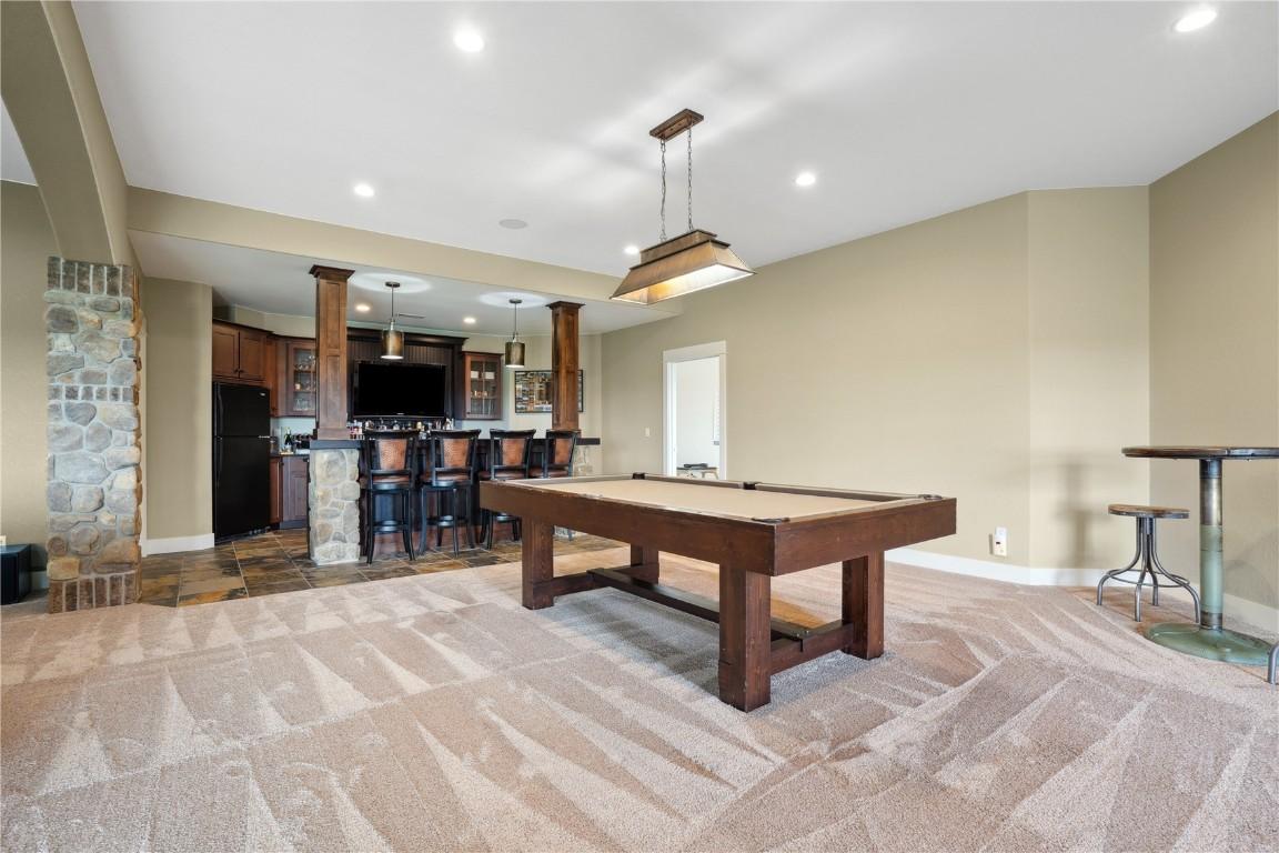 Vinton, Iowa, 52349, United States, 5 Bedrooms Bedrooms, ,6 BathroomsBathrooms,Residential,For Sale,1980405